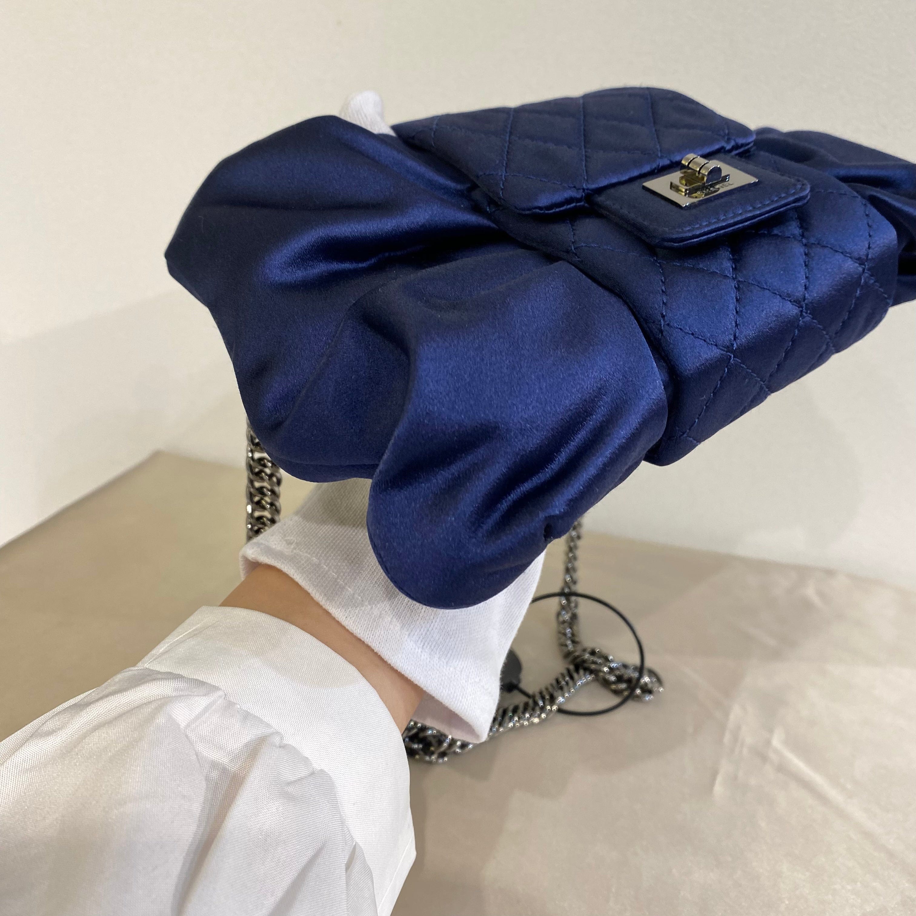 VINTAGE LOVER PURPOSE CHANEL VINTAGE RIBBON CHAIN SHOULDER BAG NAVY SATIN 90197085