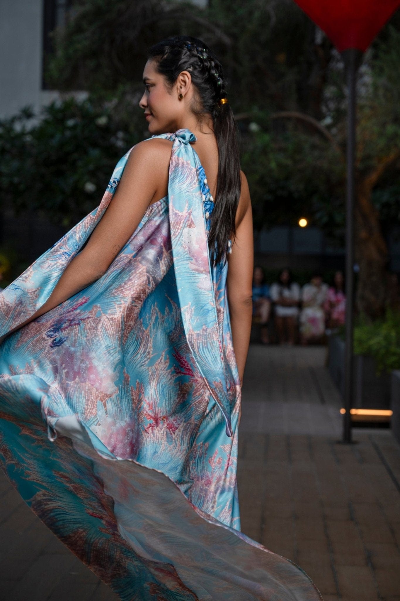 White Hello Oro Astrology Pisces Blue l |فستان Oro