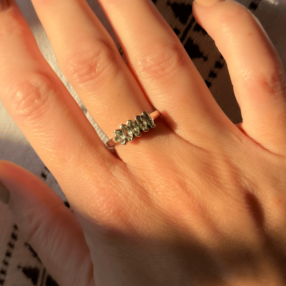 Willow Fine Jewellery 9ct Gold 5 Stone Marquise Peridot Ring