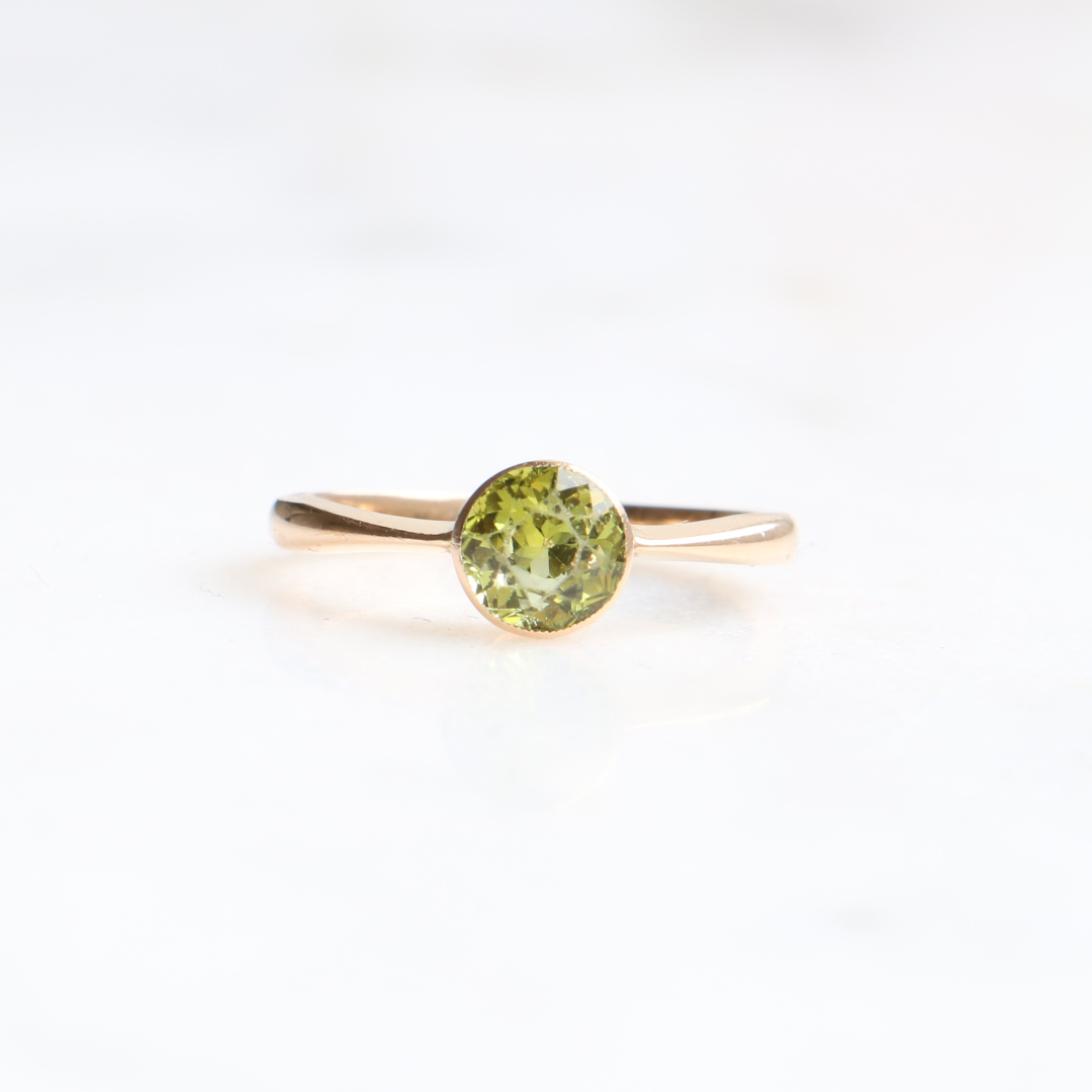 Willow Fine Jewellery 9ct Gold Vintage Bezel Set Peridot Ring