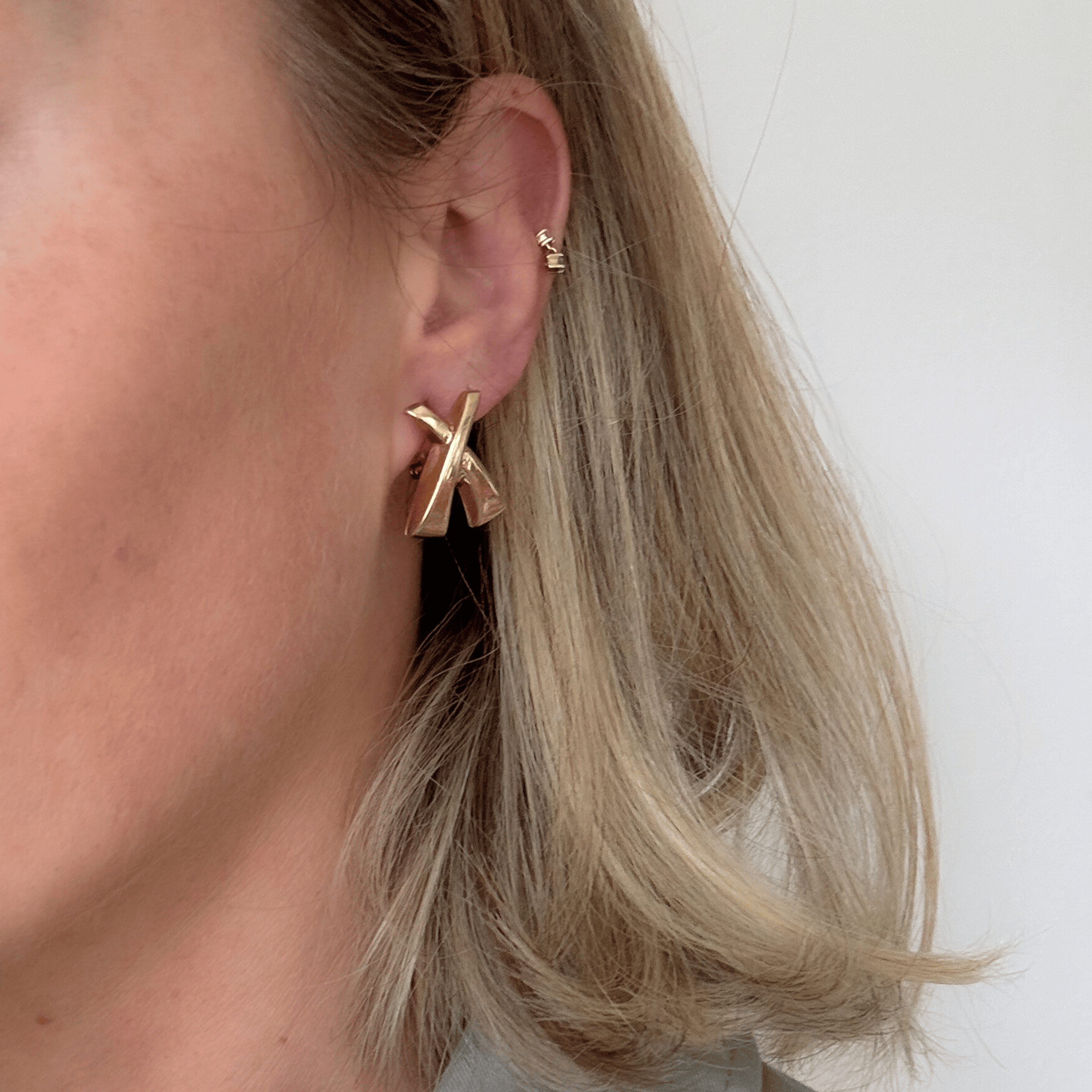 WillowFineJewellery 9ct Gold Vintage Kiss Earrings