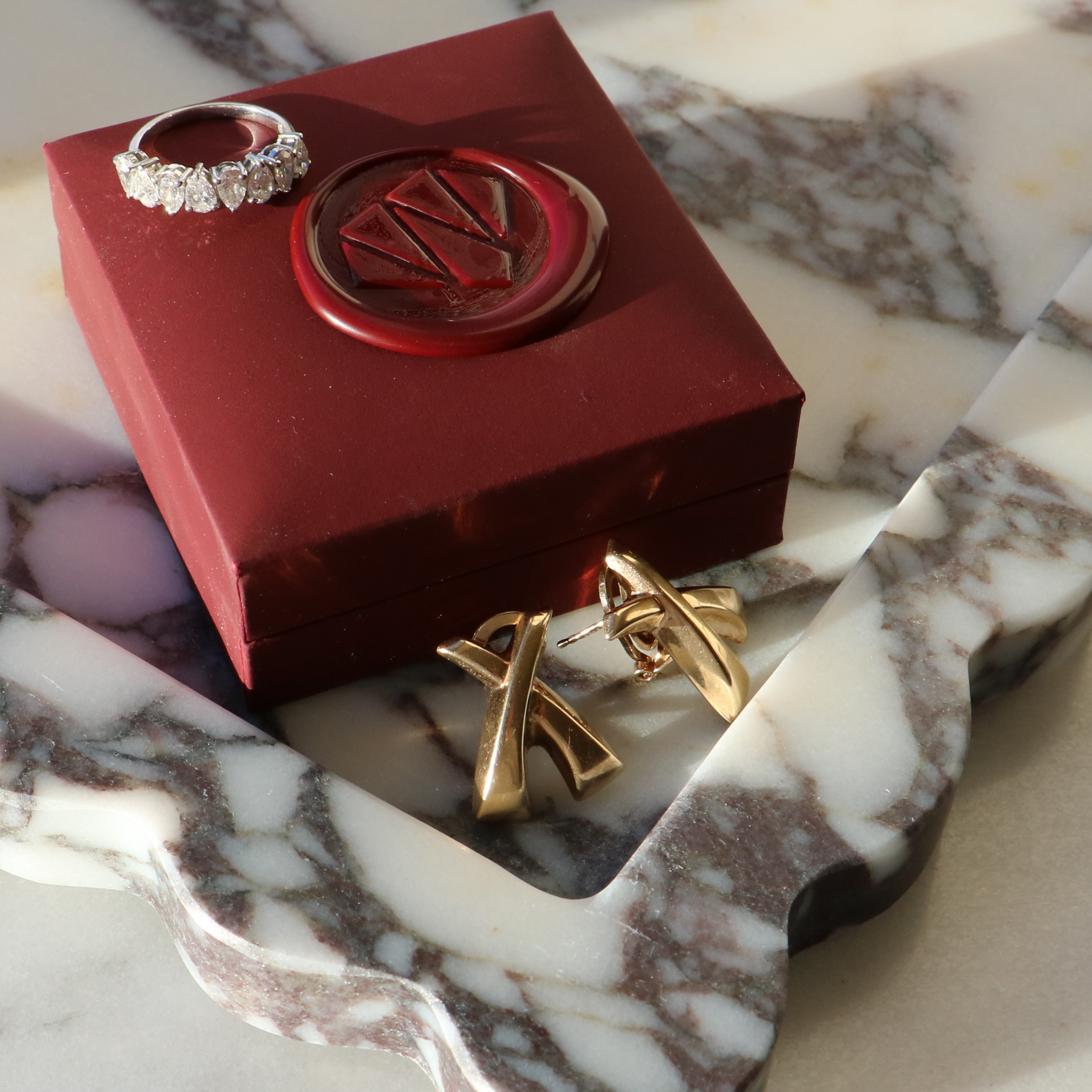 WillowFineJewellery 9ct Gold Vintage Kiss Earrings