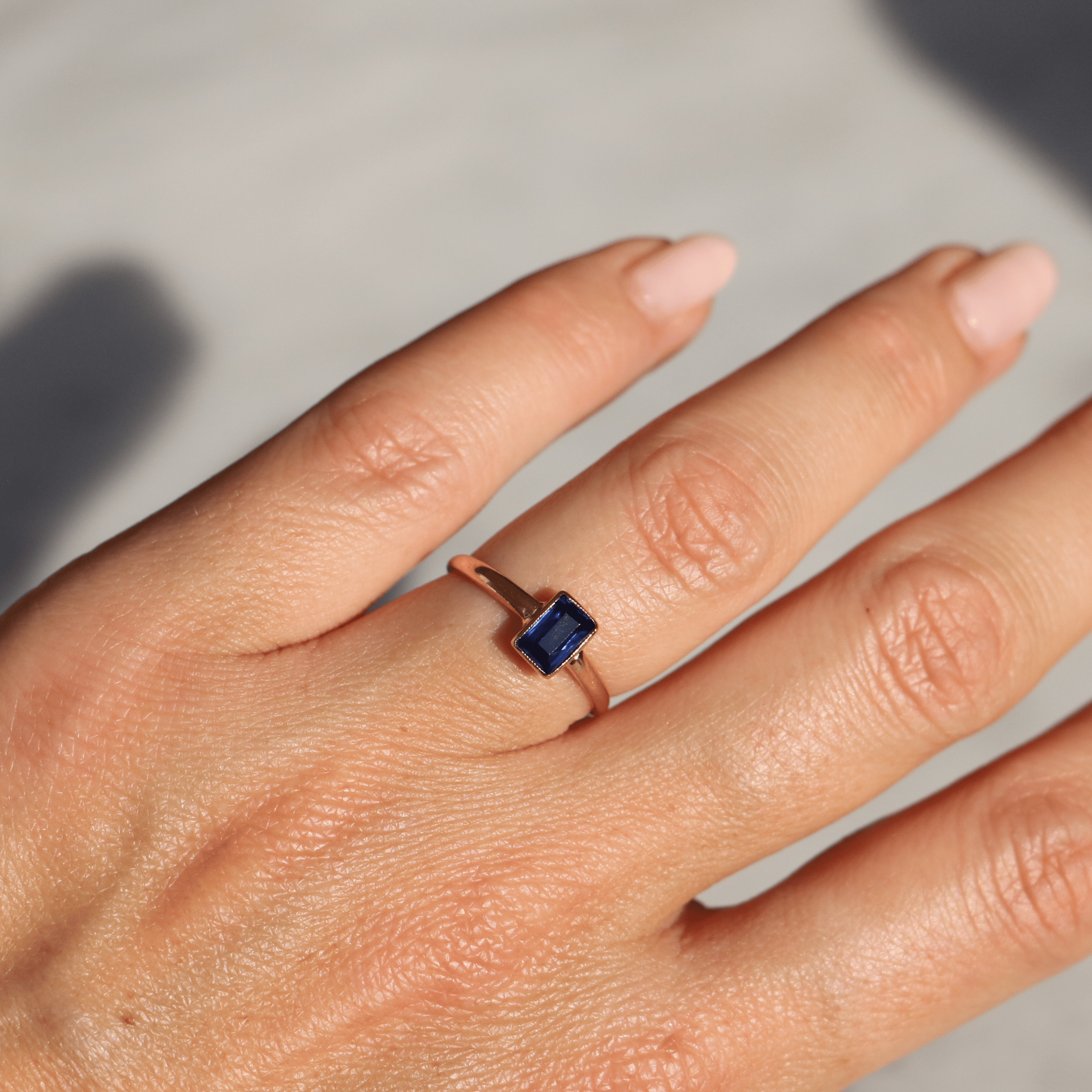 WillowFineJewellery 9ct Gold Vintage Emerald Cut Sapphire Ring