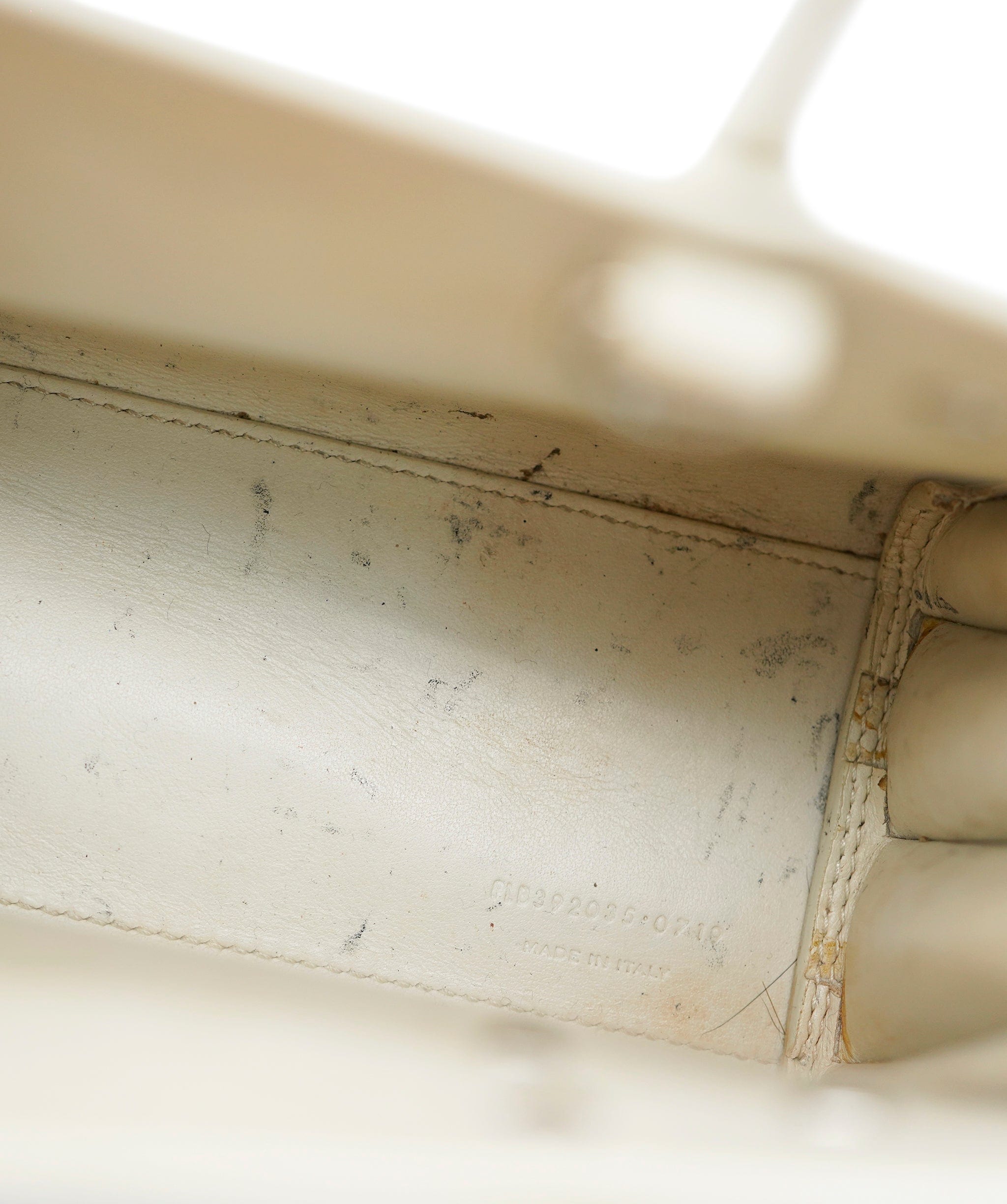 Yves Saint Laurent Saint Laurent Crocodile Embossed Cream Leather Sac De Jour Small AGC2115