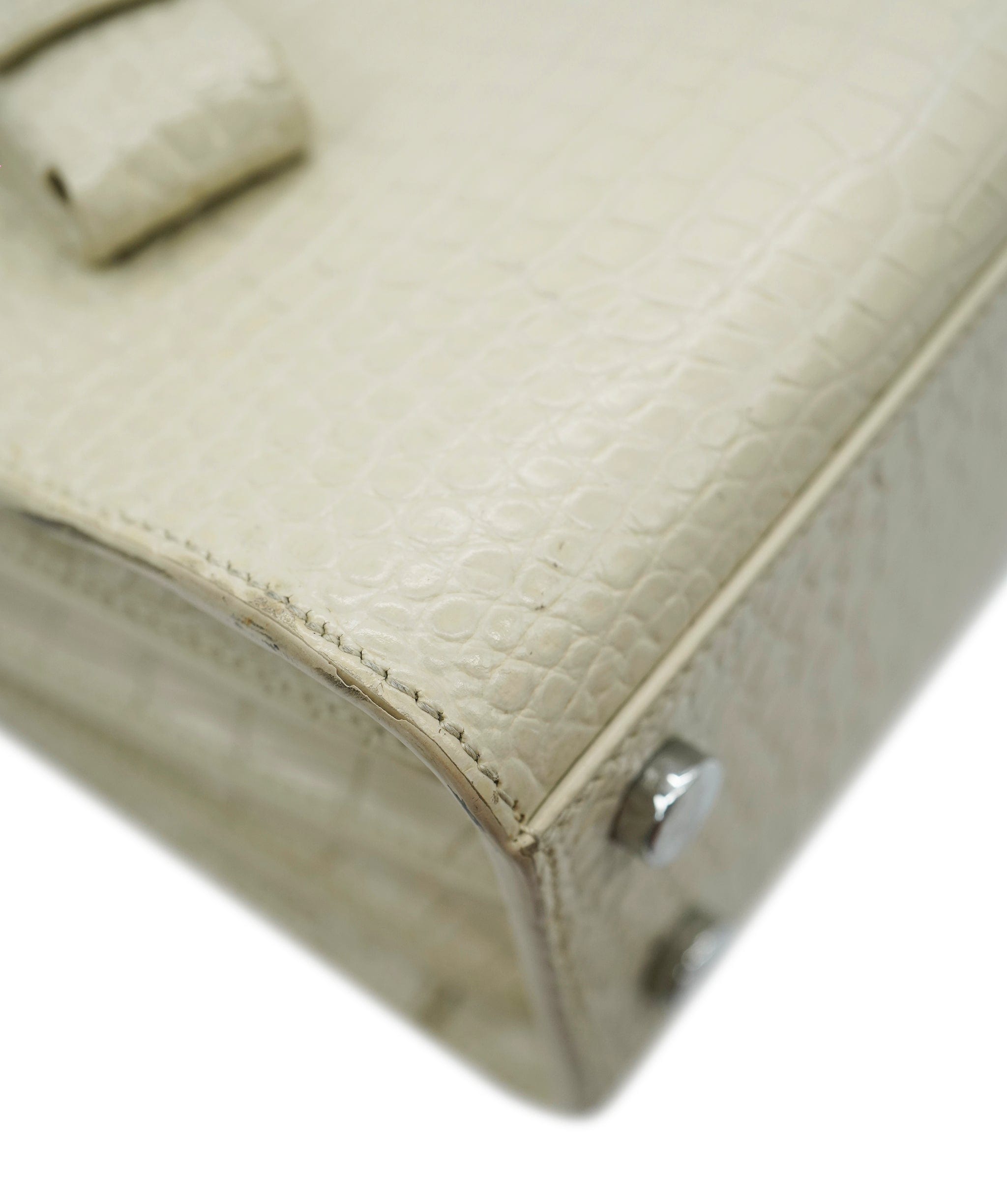 Yves Saint Laurent Saint Laurent Crocodile Embossed Cream Leather Sac De Jour Small AGC2115