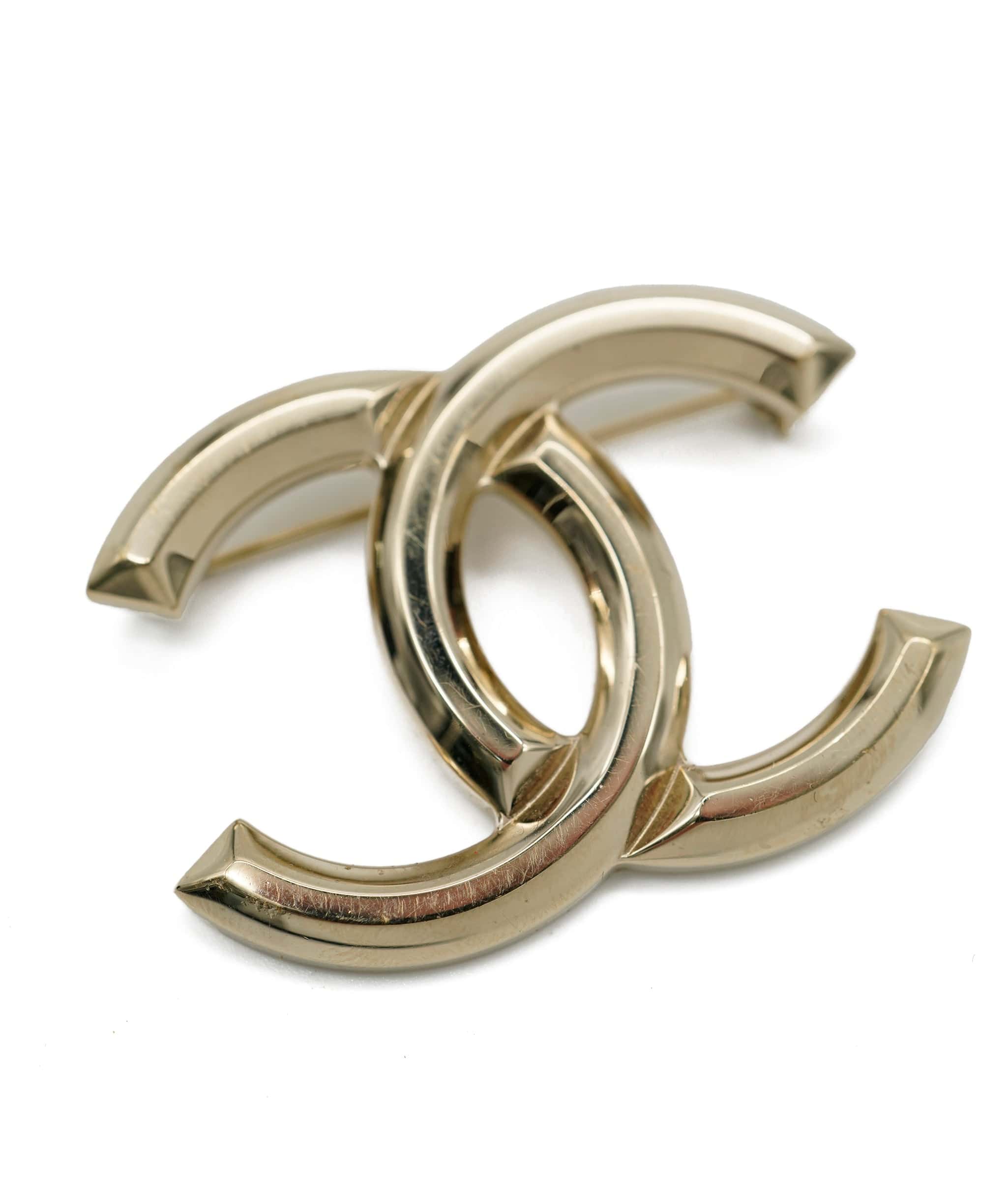 Meyella masser Mindre end Chanel gold brooch ALL0266 – LuxuryPromise