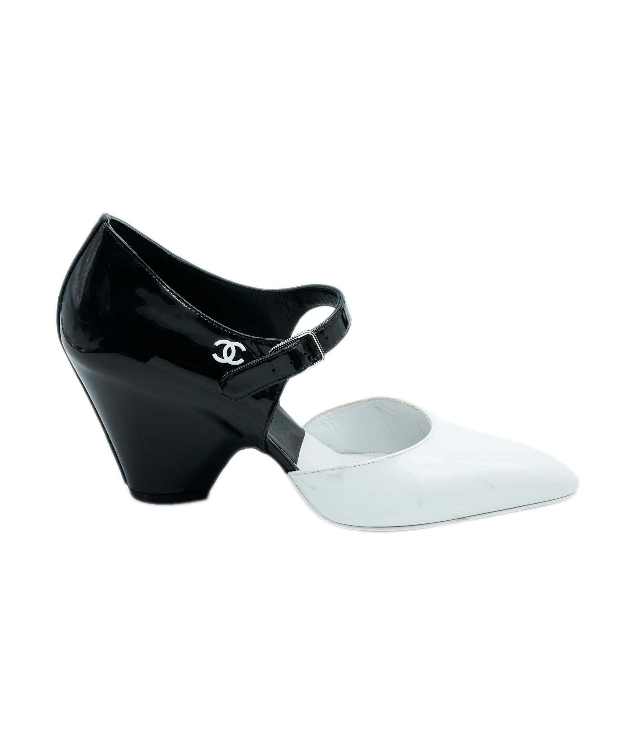 Chanel shoes black and white pumps Clearance