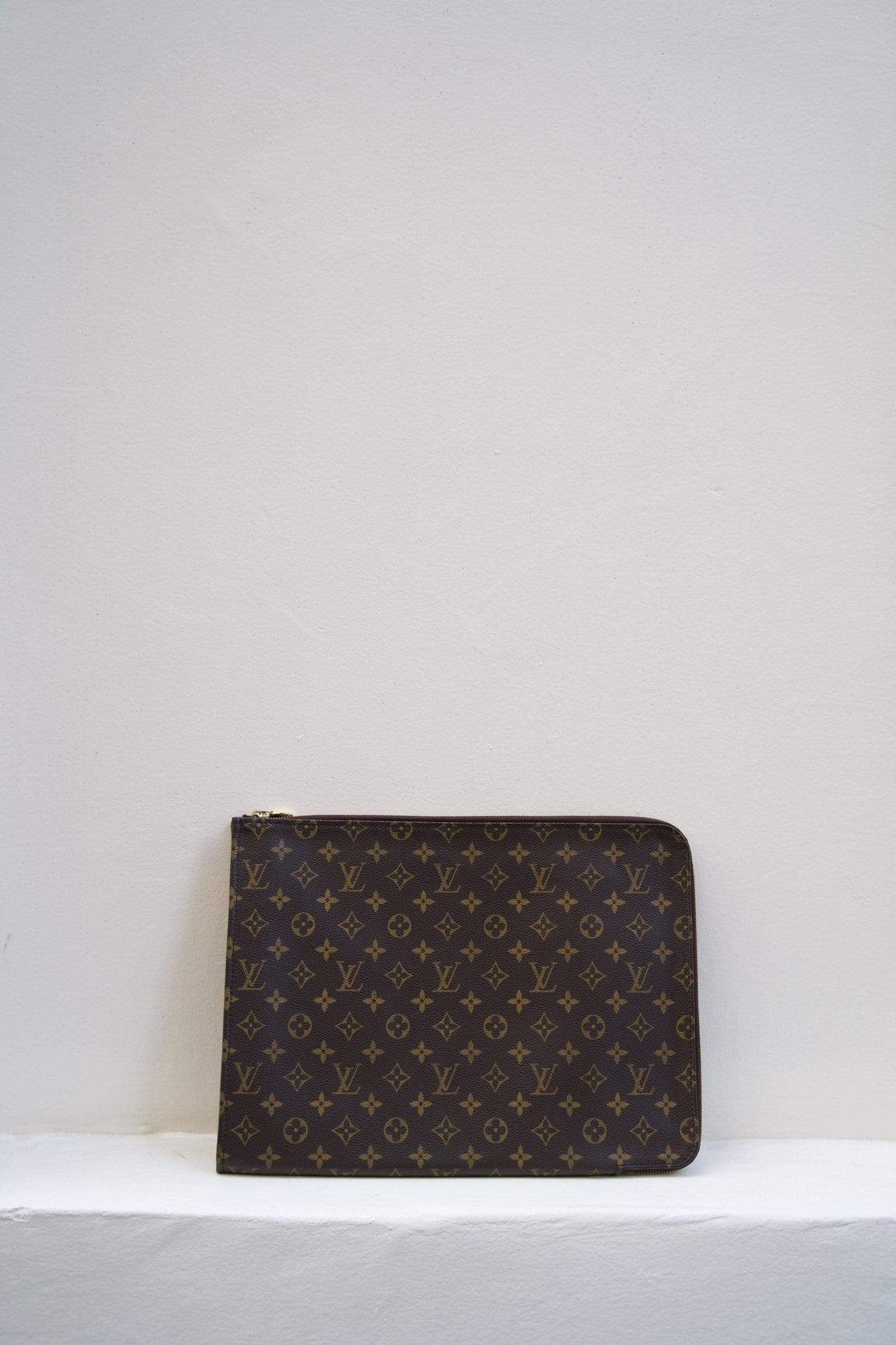 Louis Vuitton Vintage Monogram Laptop & Document case - AWL1769 –  LuxuryPromise