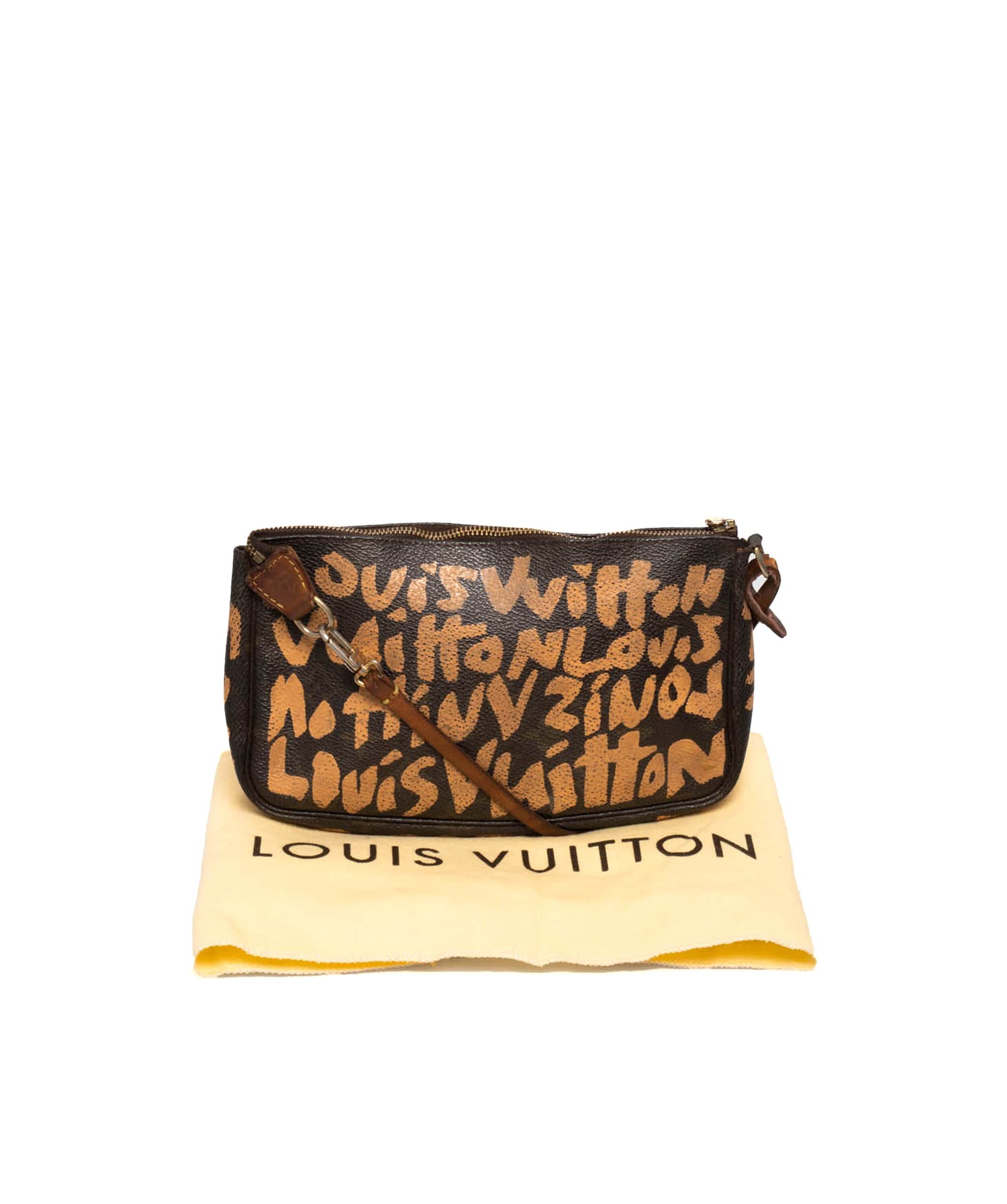 Louis Vuitton Louis Vuitton X Stephen Sprouse Graffiti Monogram Pochette  - AGL1390