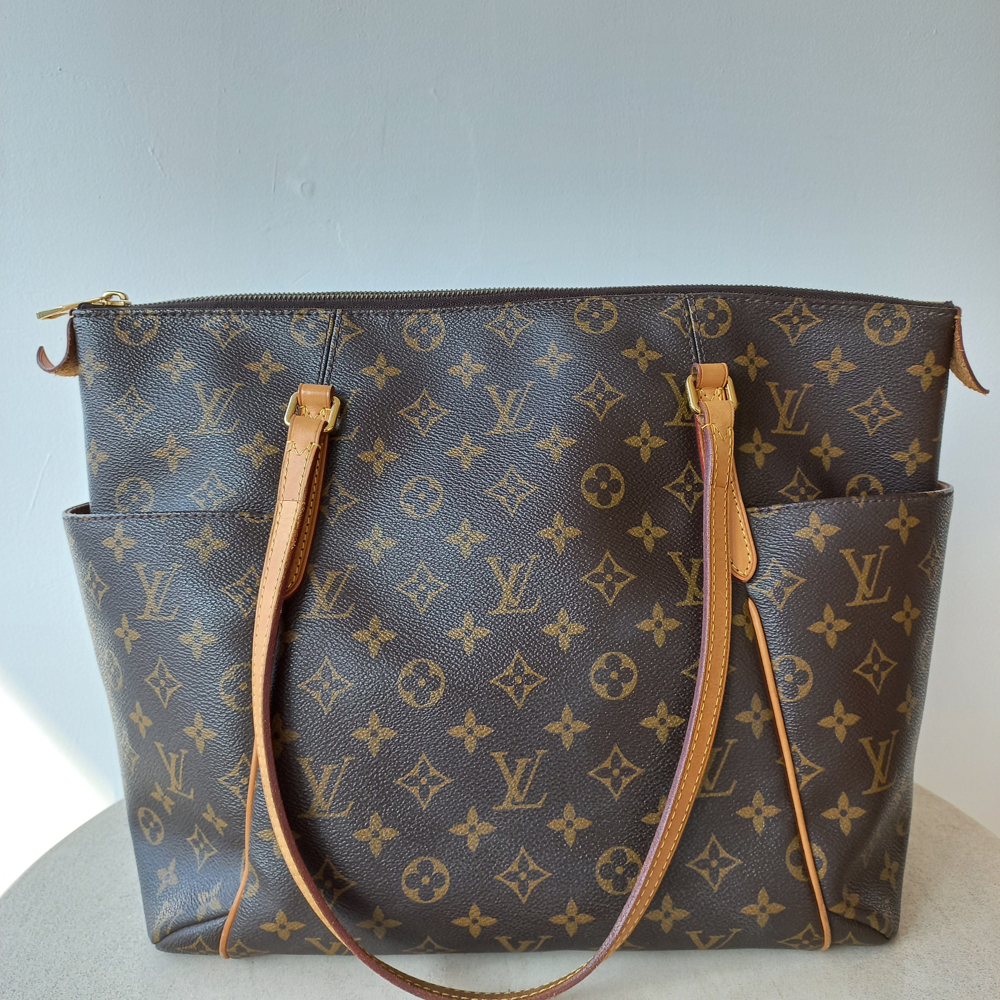 Louis Vuitton Totally Mm Tote Bag