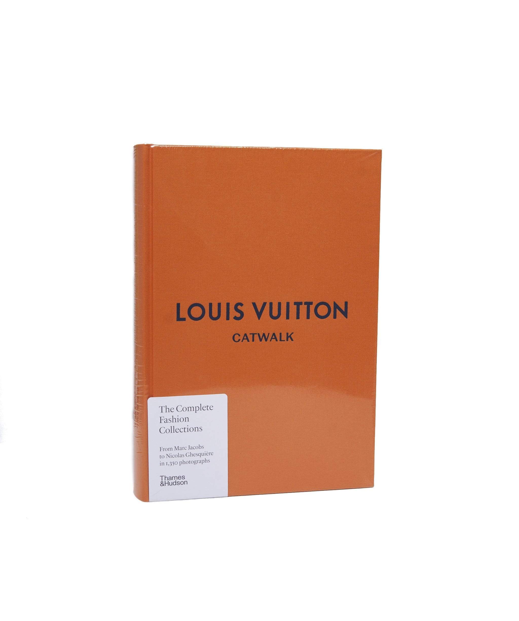 LOUIS VUITTON CATWALK BOOK - THE COMPLETE FASHION COLLECTIONS