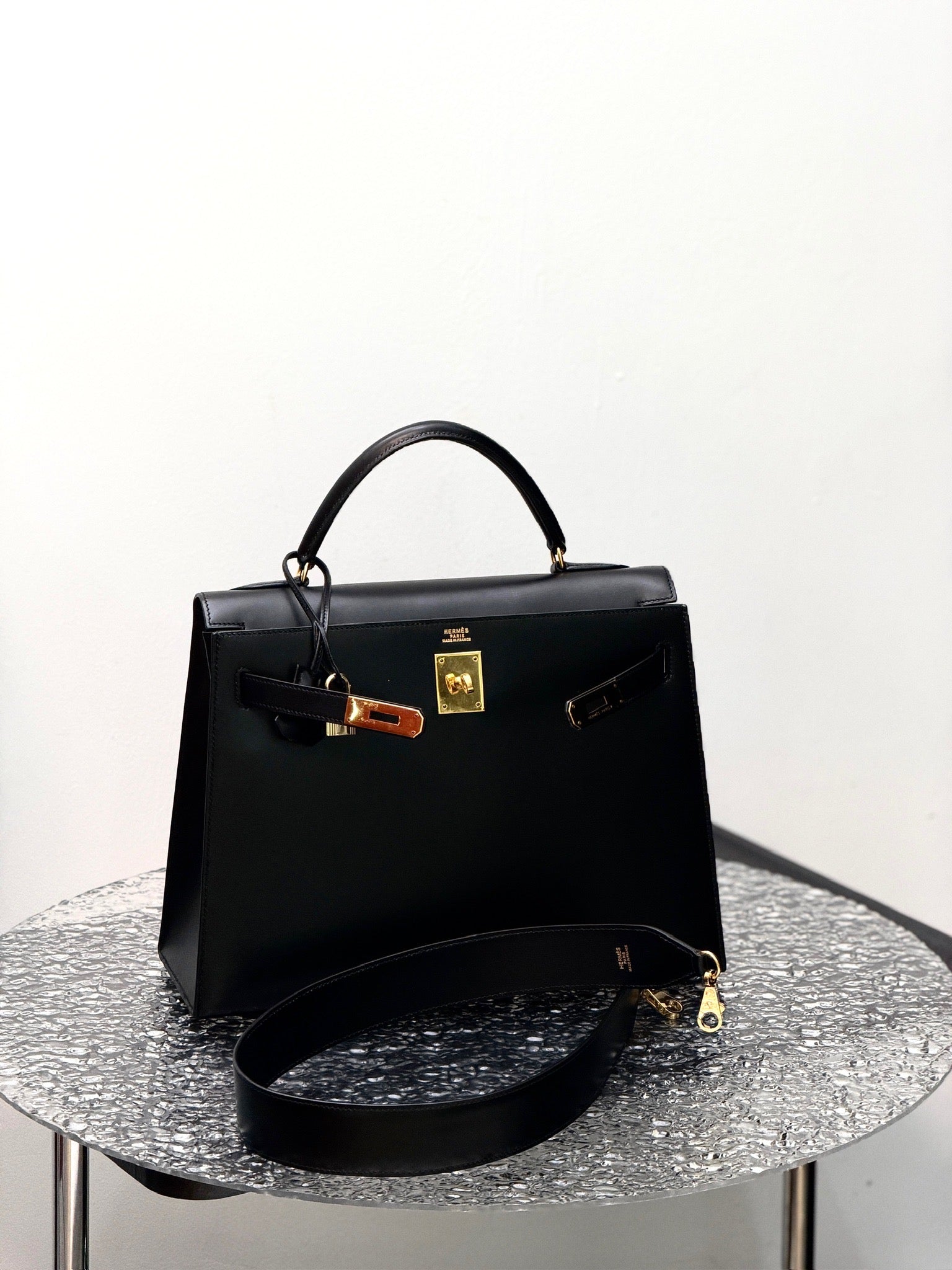 Hermès Kelly 32 Black Box Gold Hardware image 1