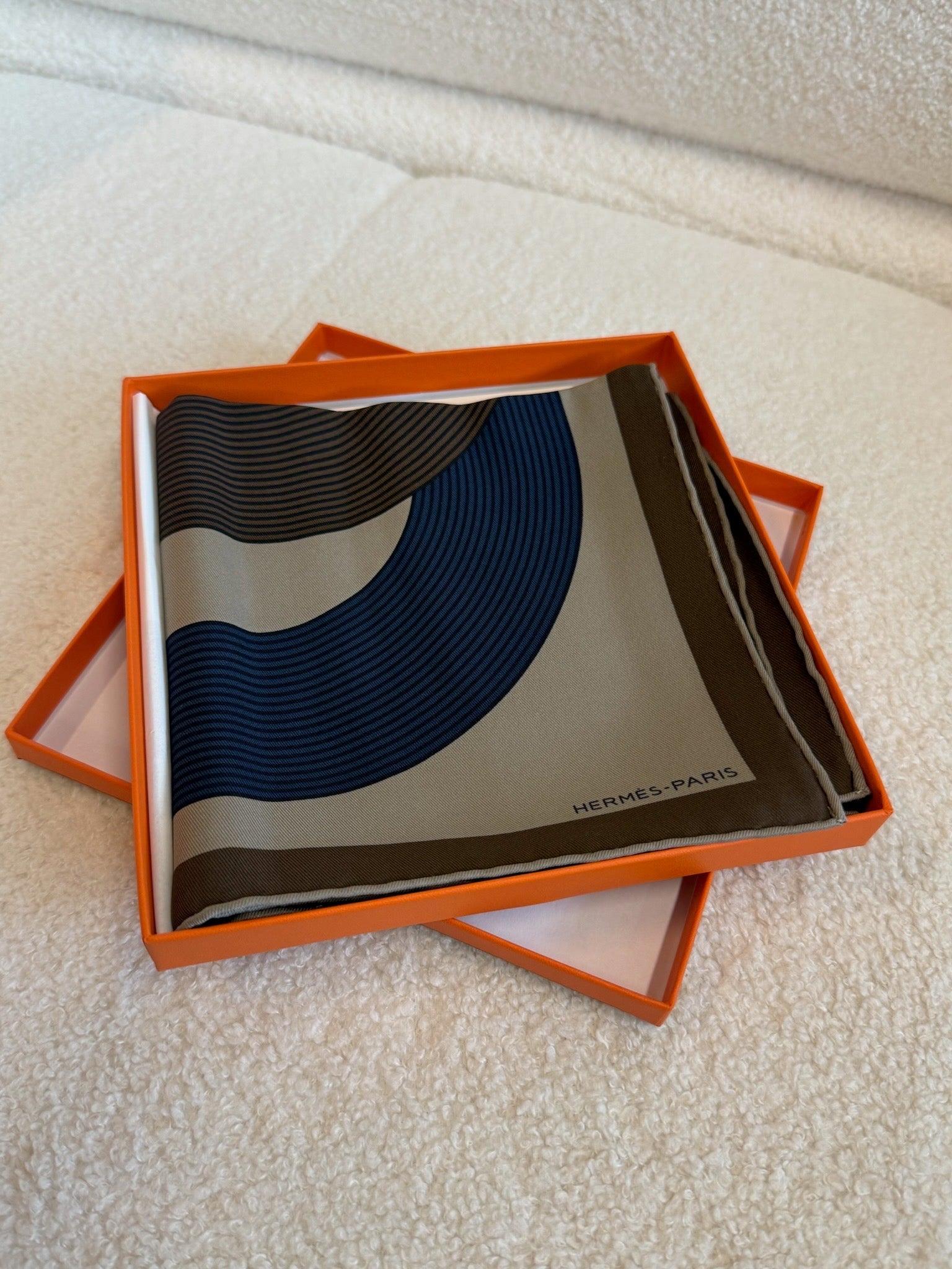 Hermès 70 Silk Scarf Taupe Bleu Taupe / Bleu image 1