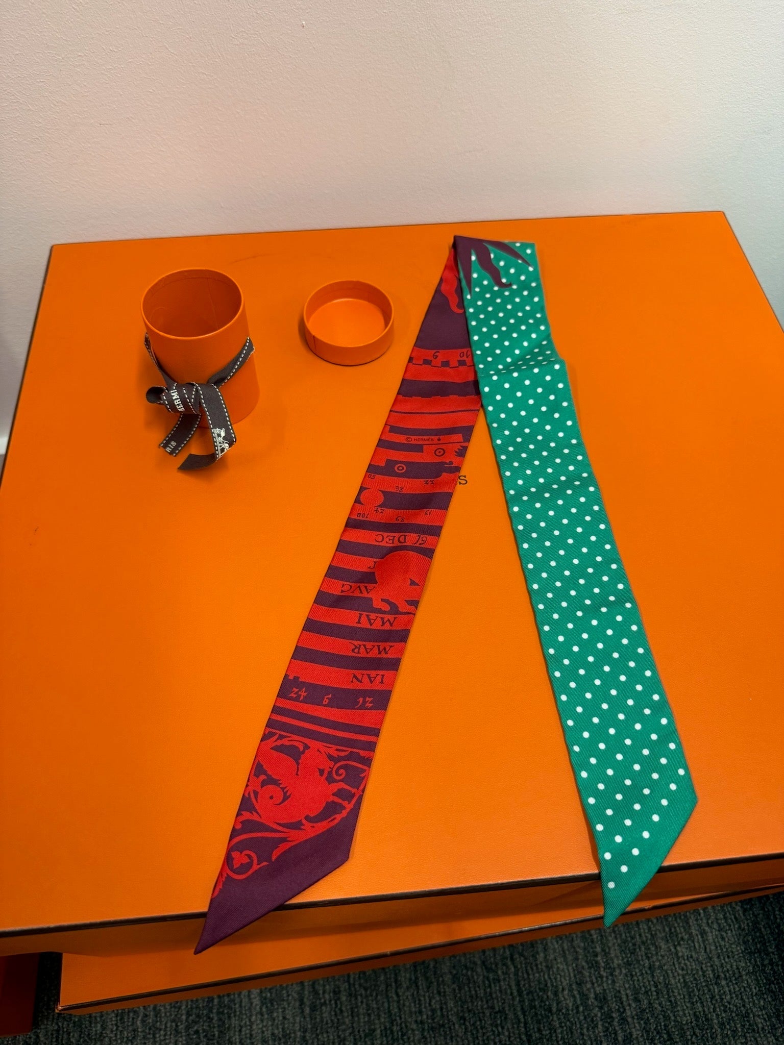 Hermès Twilly - Green Polka Dot & Red Print image 1