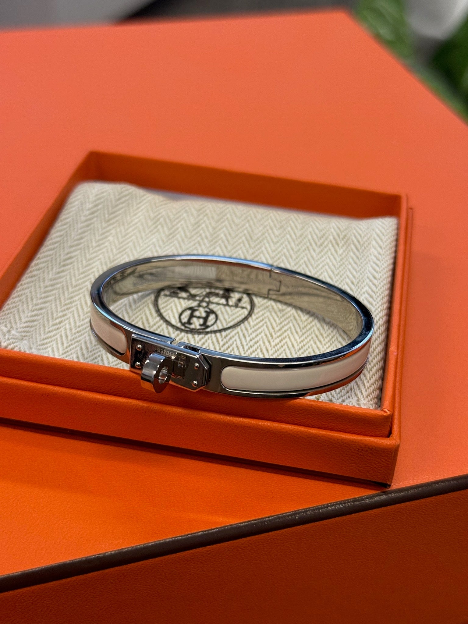 Hermès Mini Clic Kelly Bracelet - Creme image 1