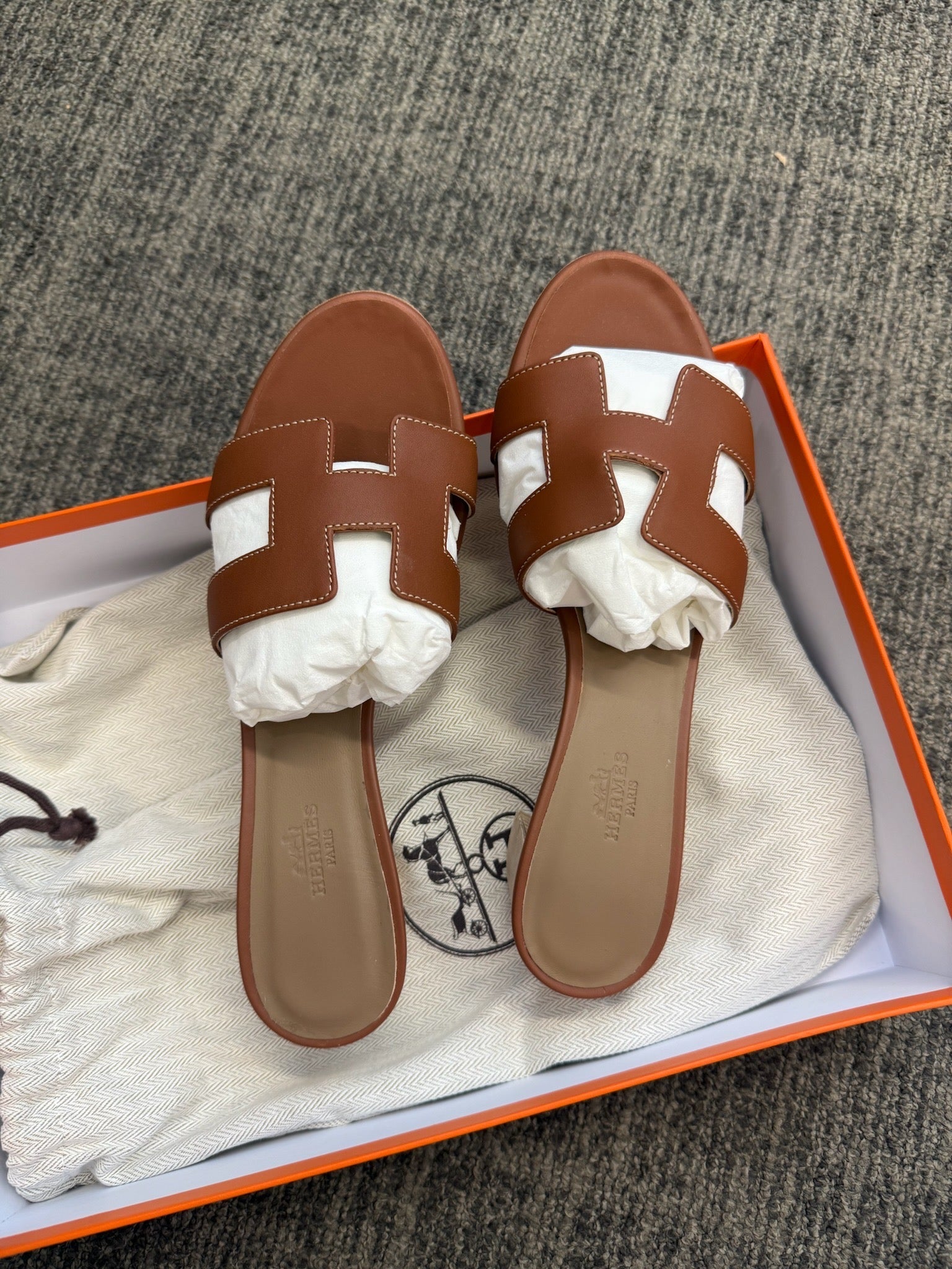 Size 39.5 - Hermès Oasis Sandals - Gold image 1