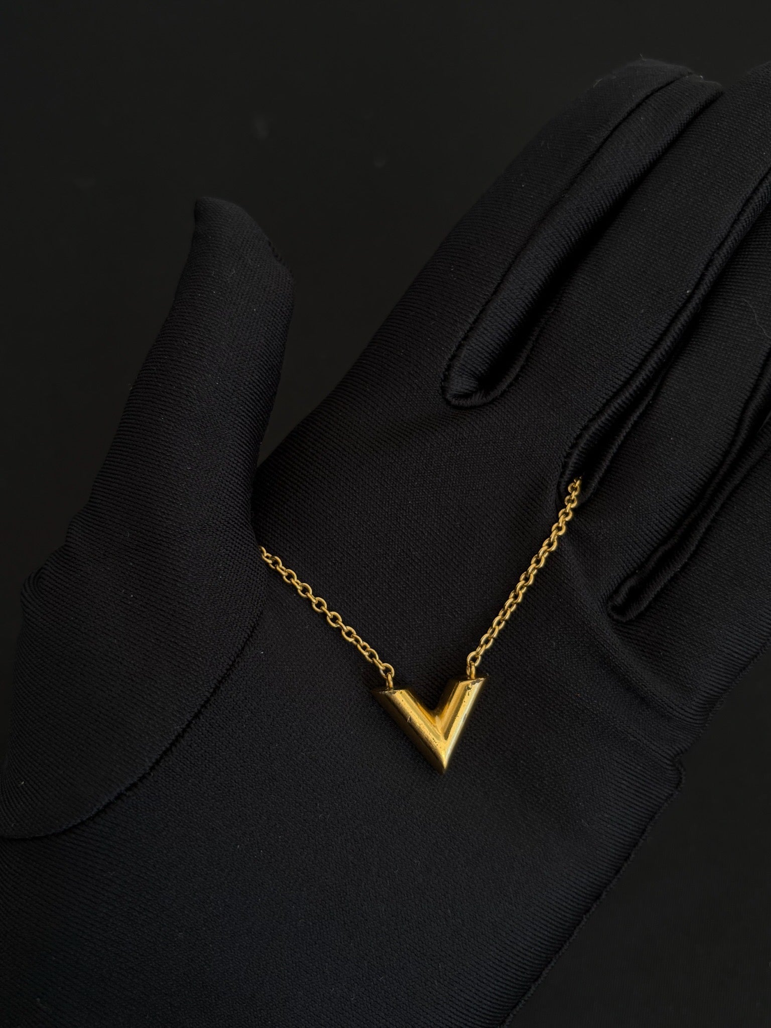Louis Vuitton Gold Essential V Necklace image 1