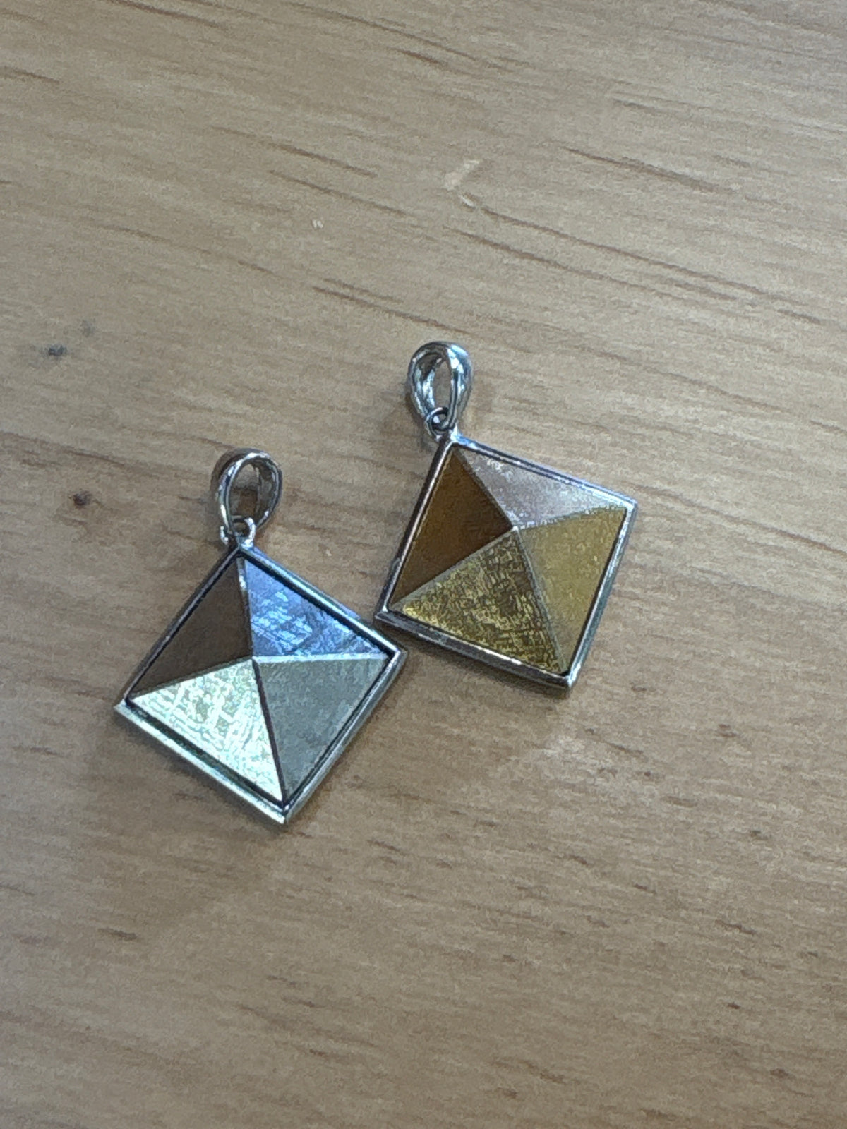 Meteorite Pyramid HKDXB0983