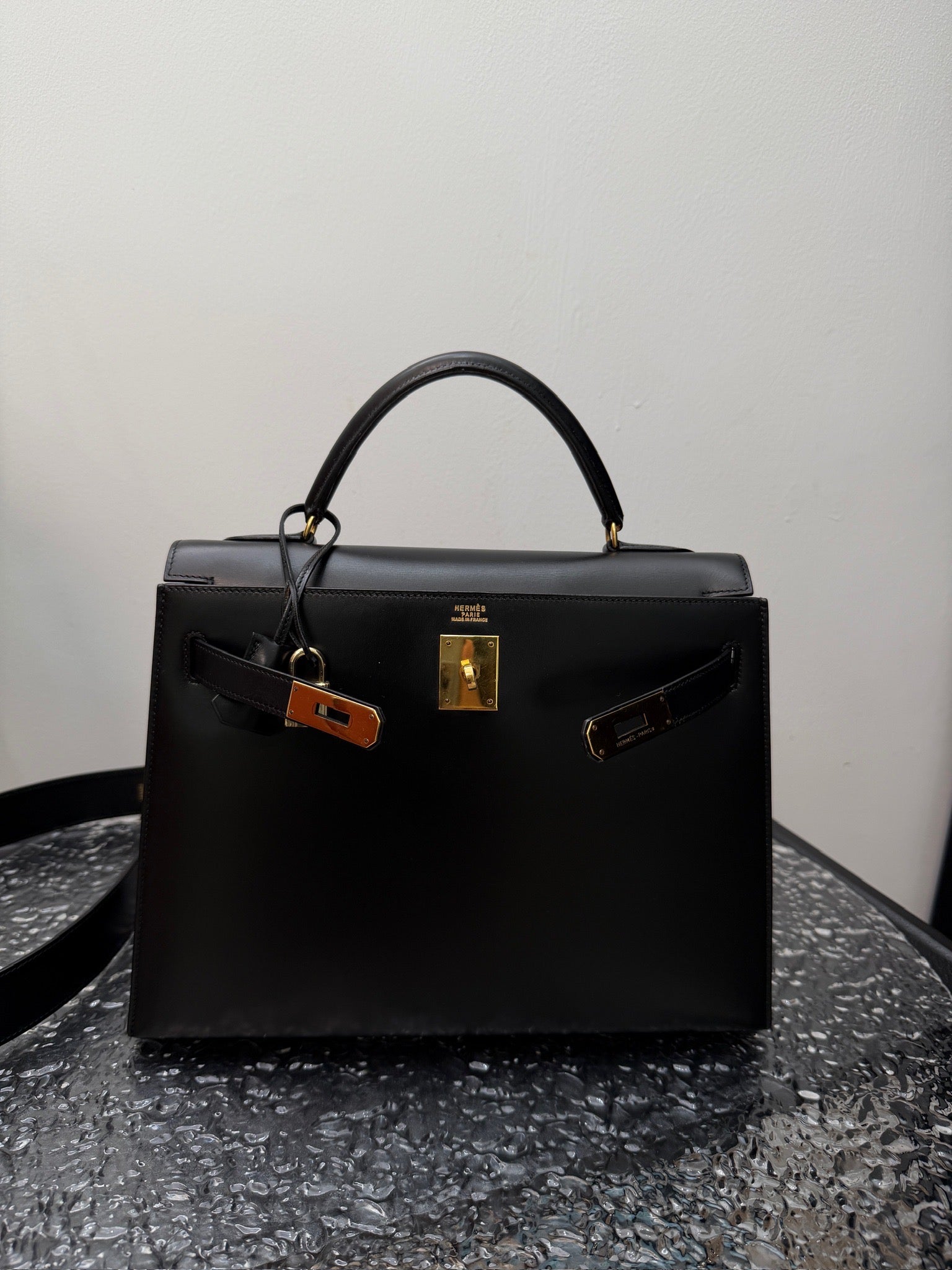 Hermès Kelly 32 Black Box Gold Hardware image 2