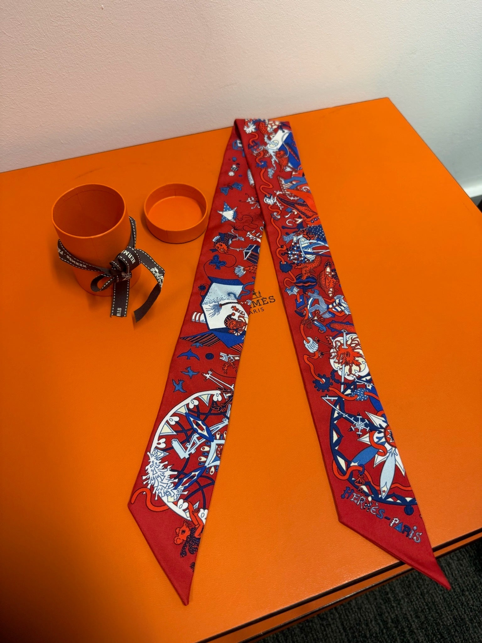 Hermès Twilly - Red & Blue Graphic Print image 2