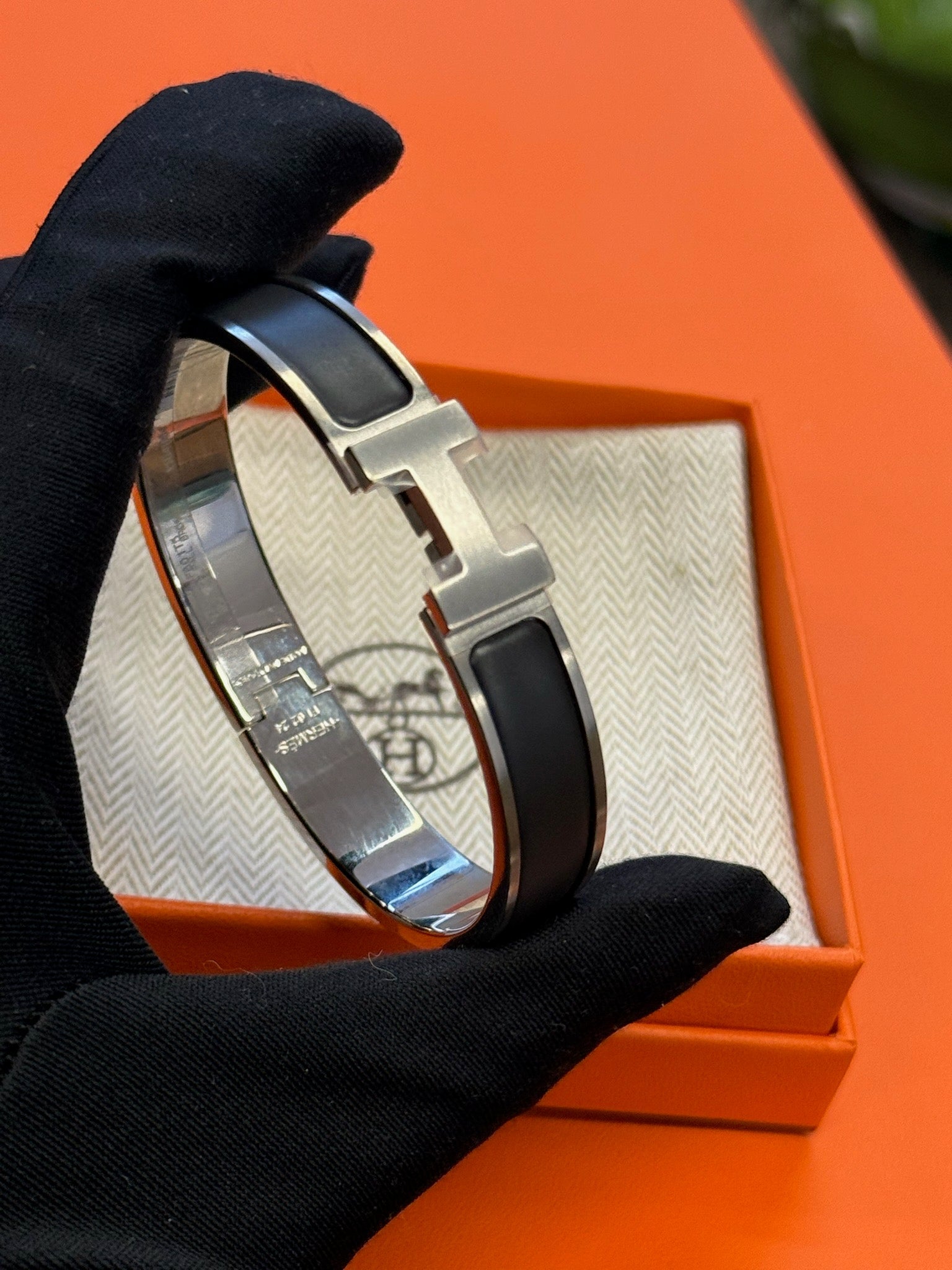 Hermès Clic H Bracelet - Noir Matte image 2