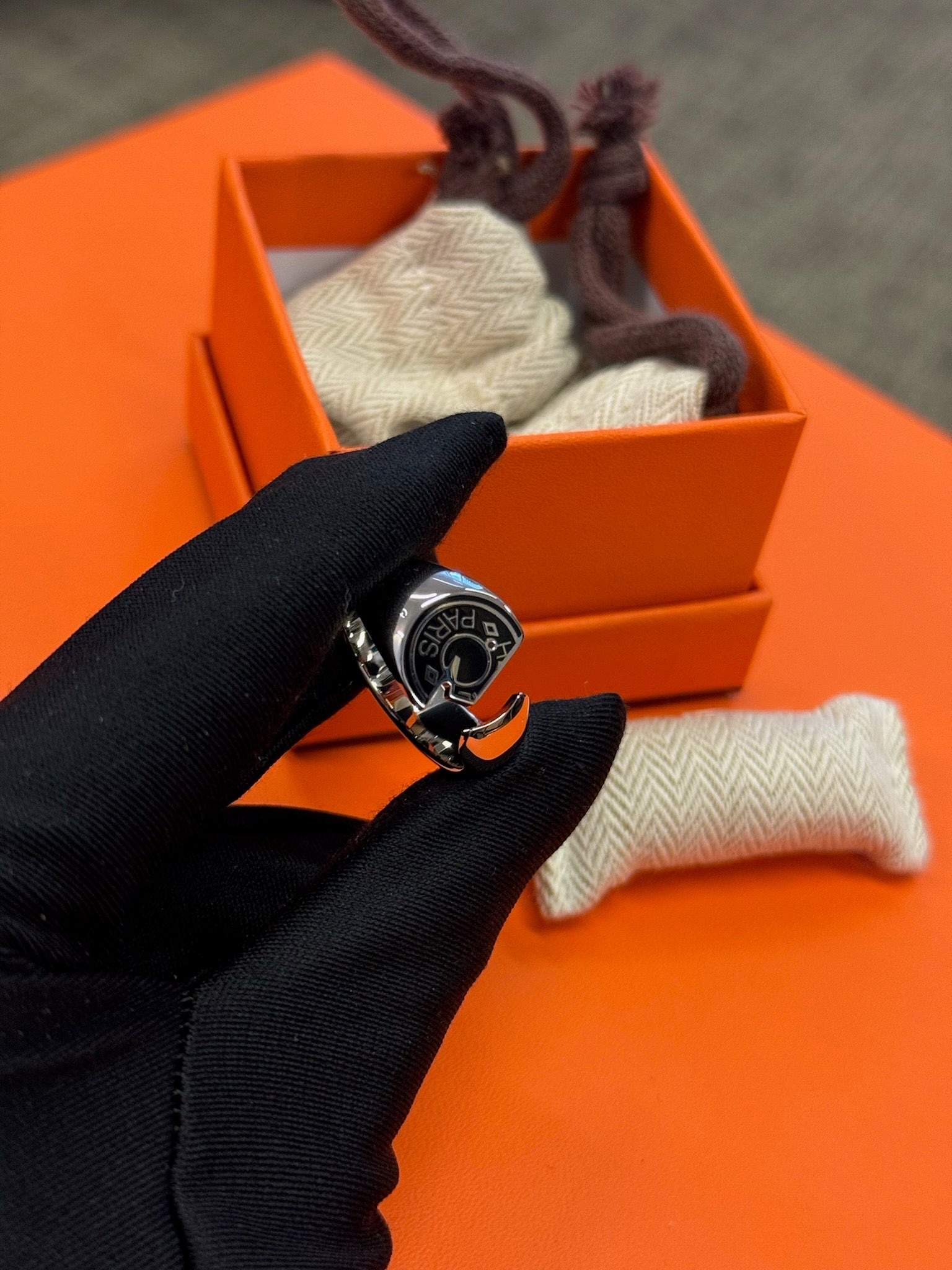 Hermès Scarf Ring - Silver Tone image 2