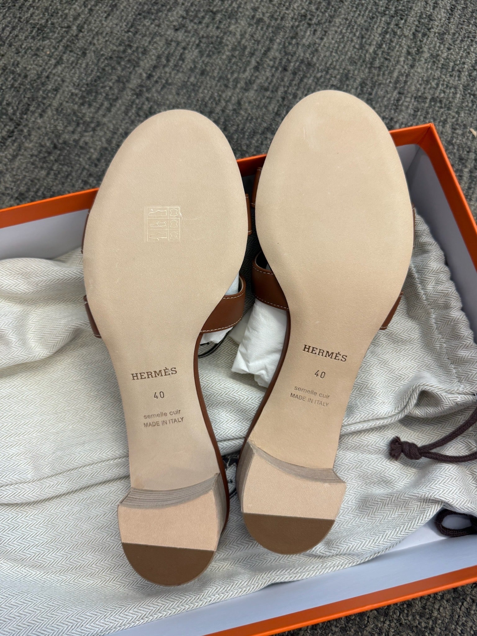 Size 40 - Hermès Oasis Sandals - Gold image 2