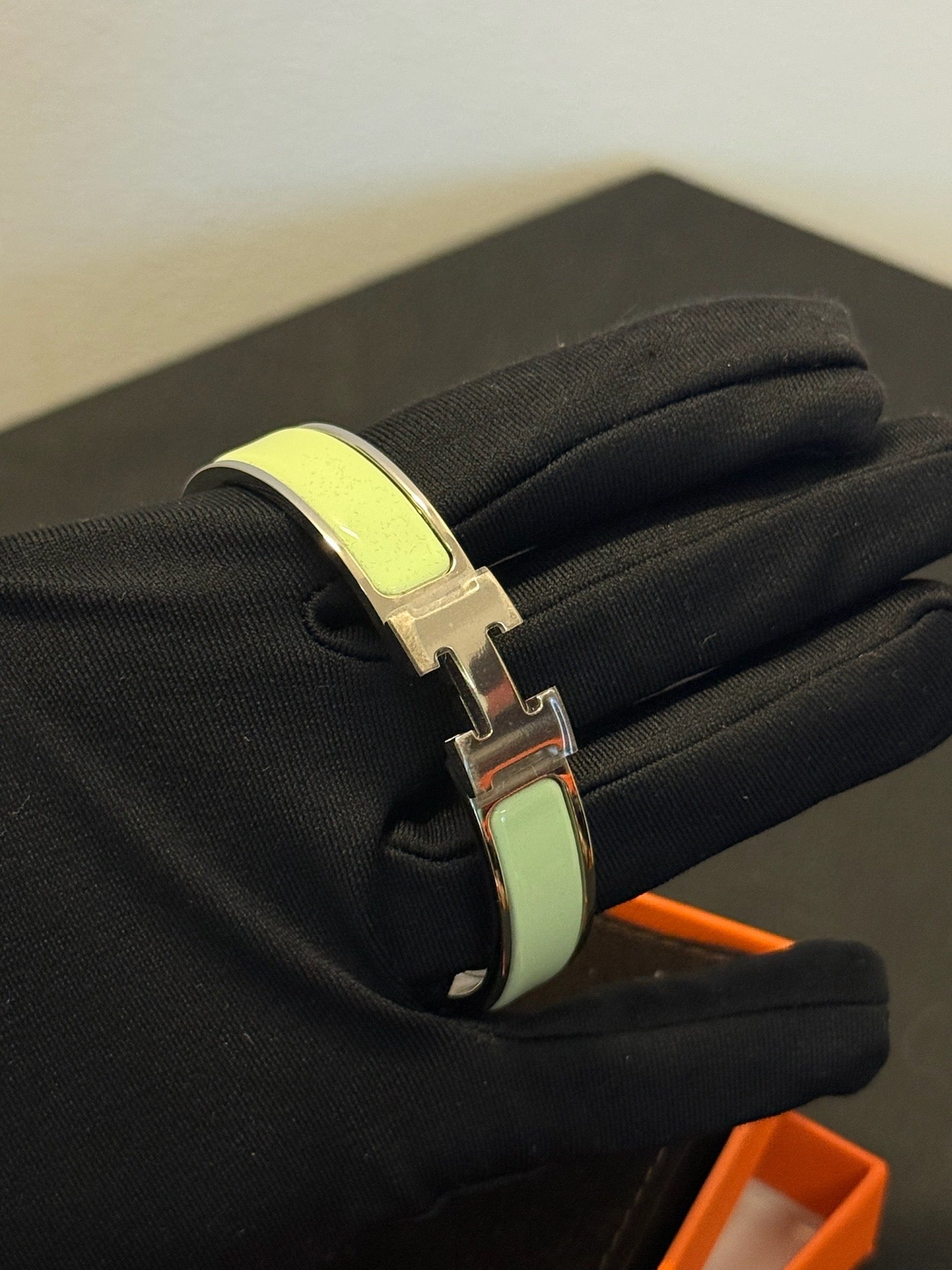 Hermès Clic H Bracelet - Vert Amande image 2