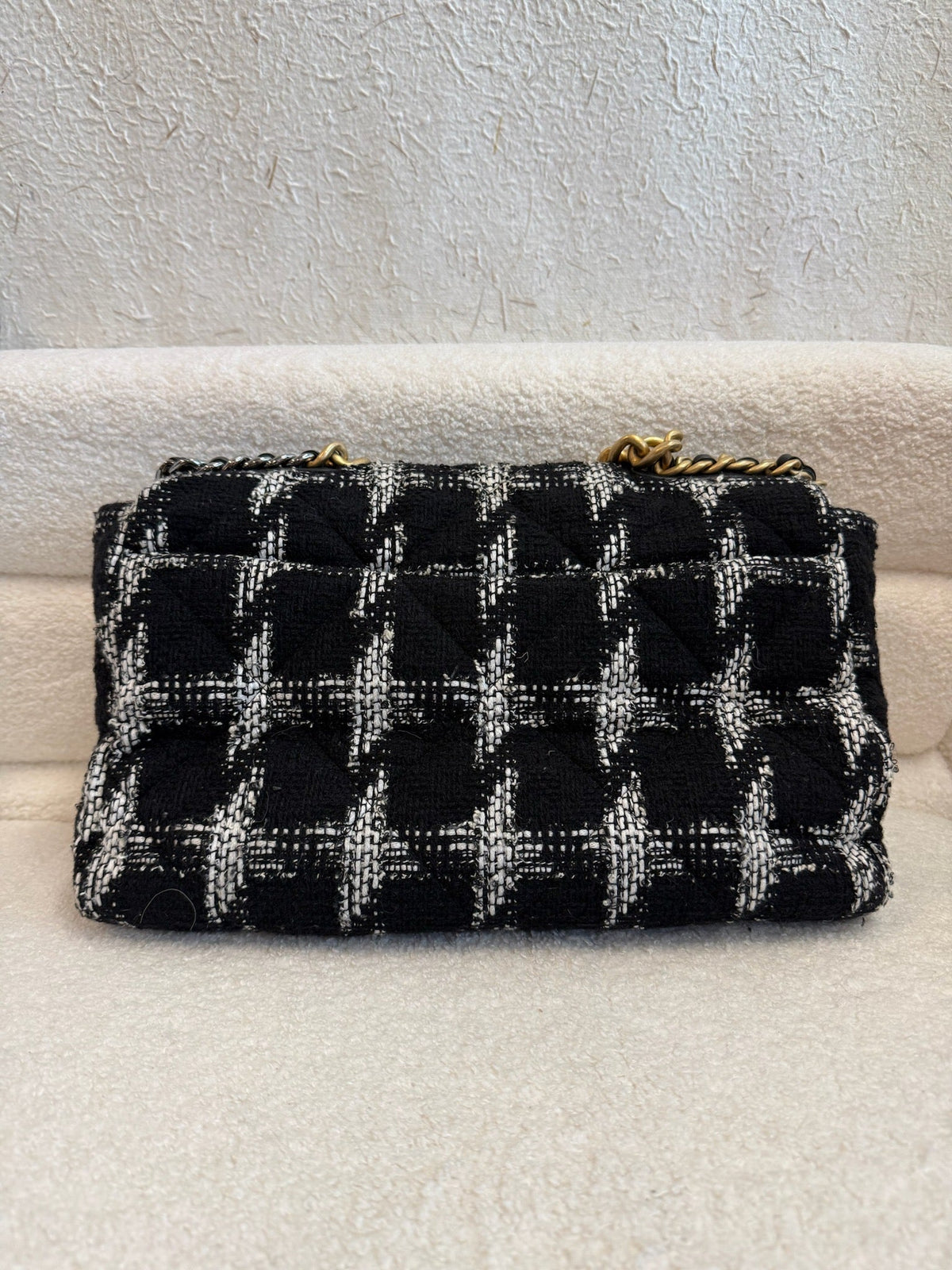 Chanel 19 Handbag - Black & White image 2