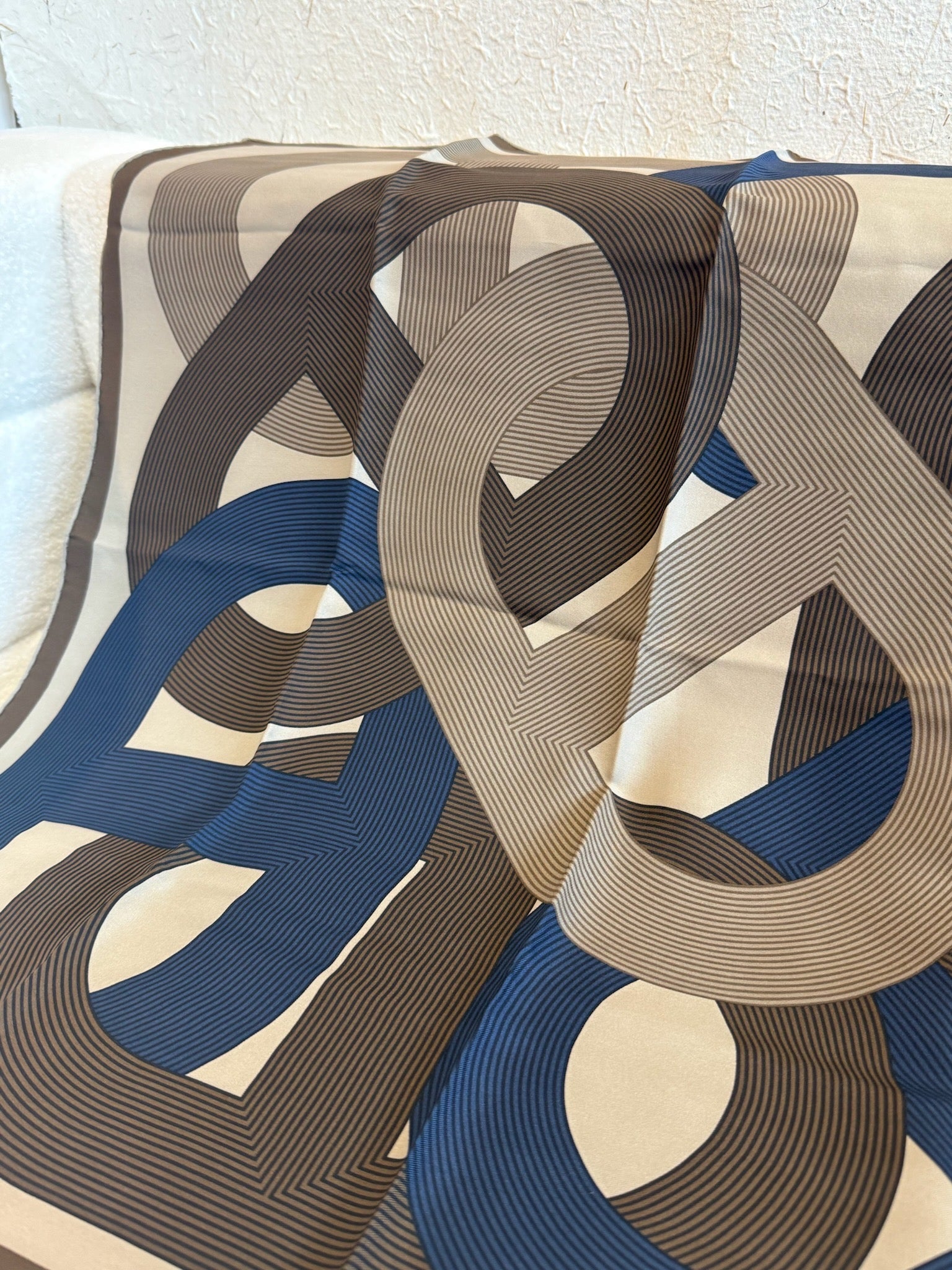 Hermès 70 Silk Scarf Taupe Bleu Taupe / Bleu image 3