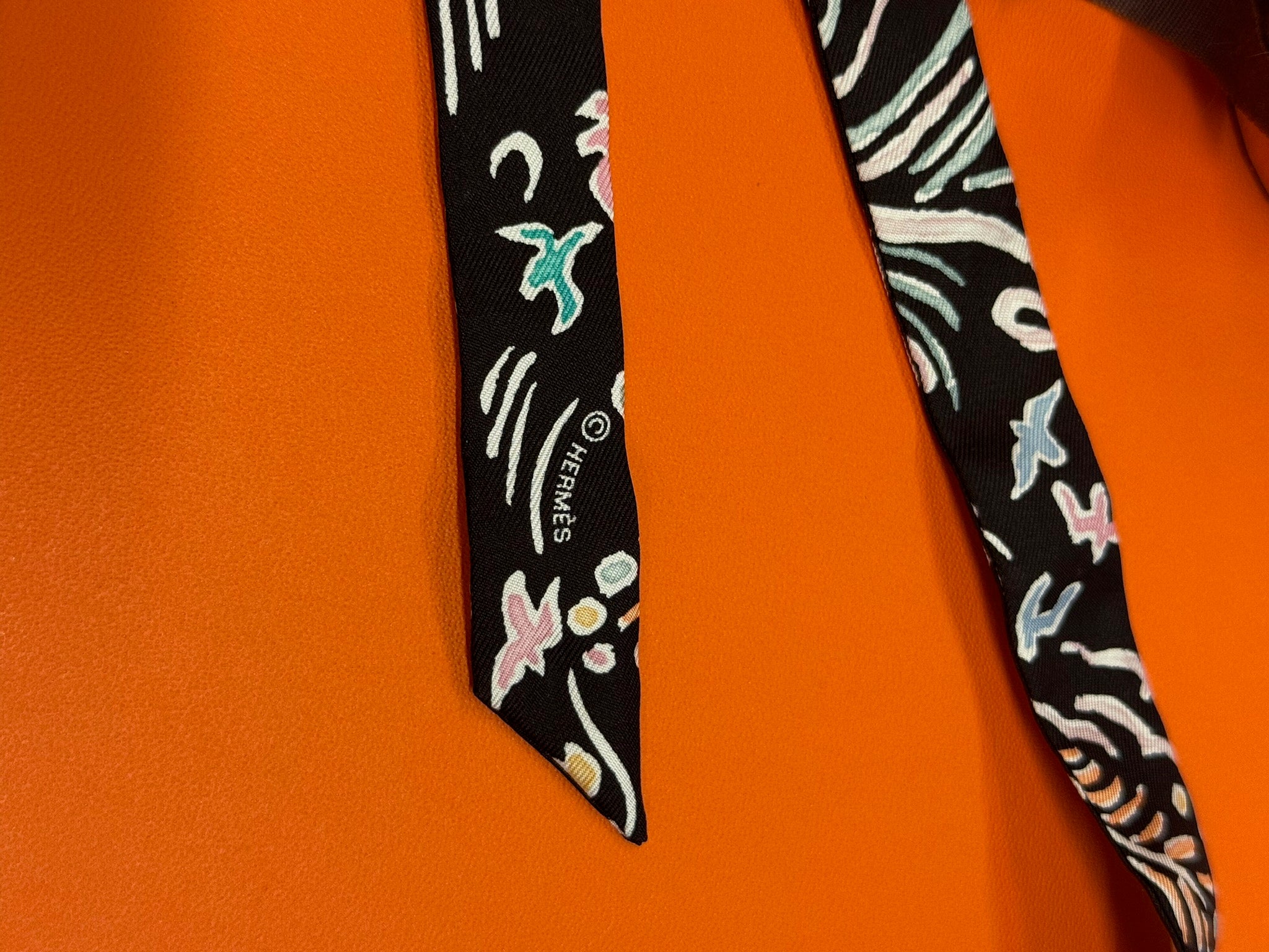Hermès Narrow Silk Twilly - Black Multicolour Print image 3