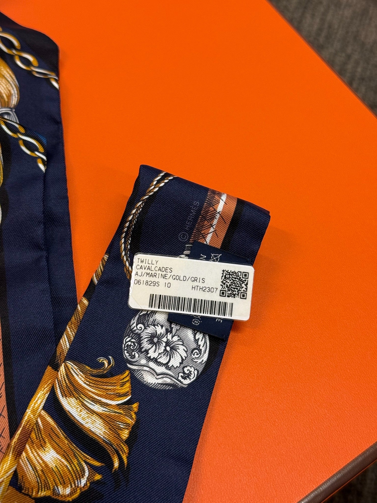 Hermès Twilly - Navy & Gold Feather Print image 3