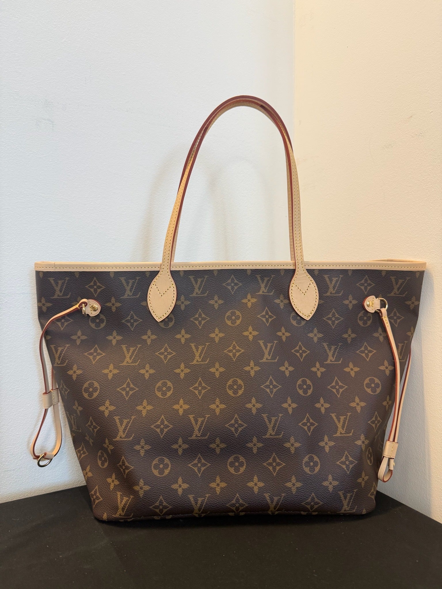Louis Vuitton Neverfull MM - Monogram Canvas image 3