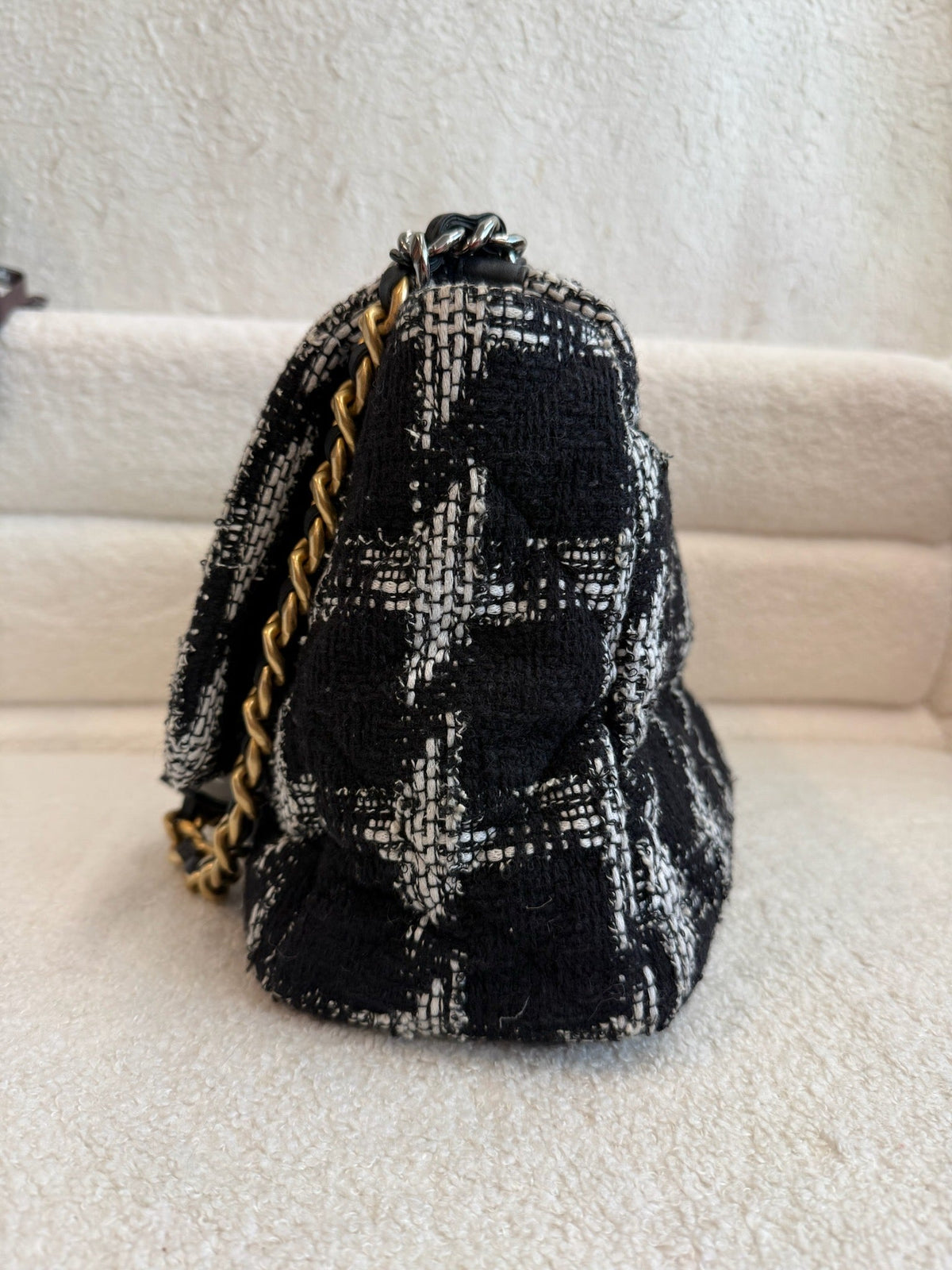 Chanel 19 Handbag - Black & White image 3
