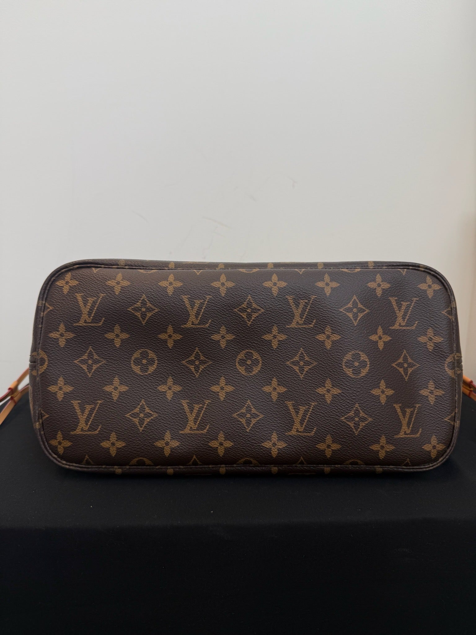 Louis Vuitton Neverfull Monogram Pink Interior Tote Bag Monogram with pink interior image 3