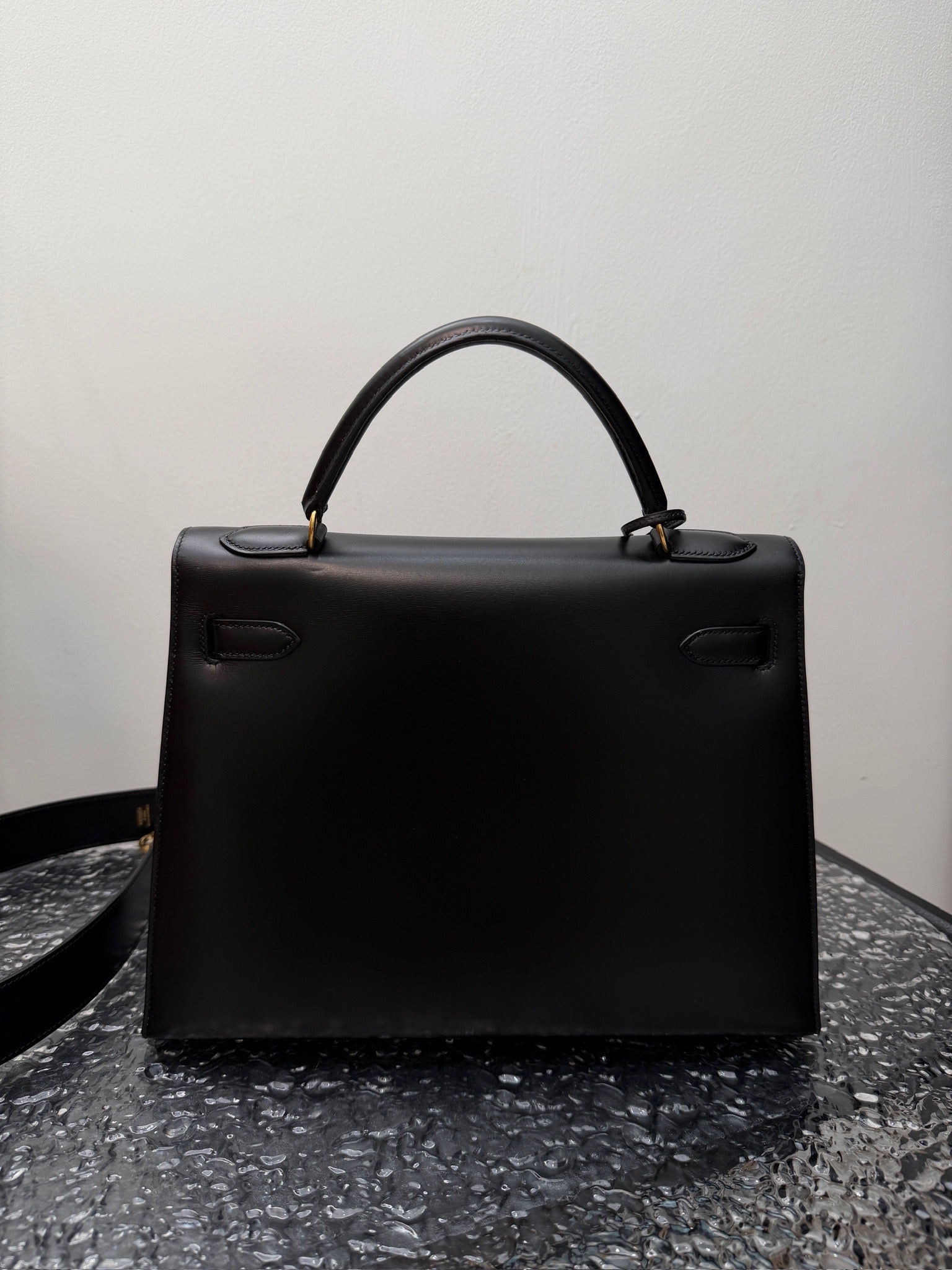 Hermès Kelly 32 Black Box Gold Hardware image 4