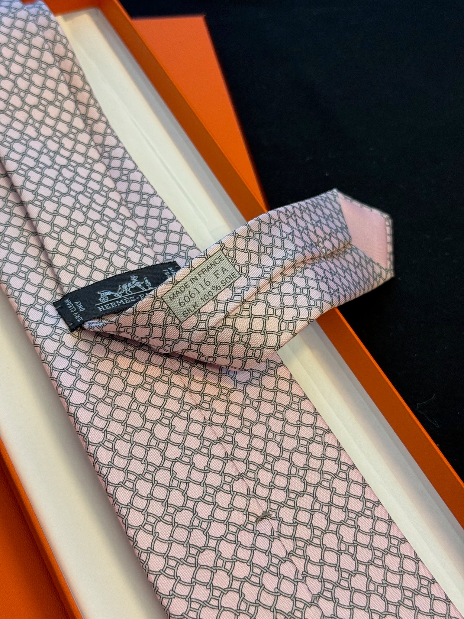Hermès Silk Tie – Pink / Grey Geometric Print image 4