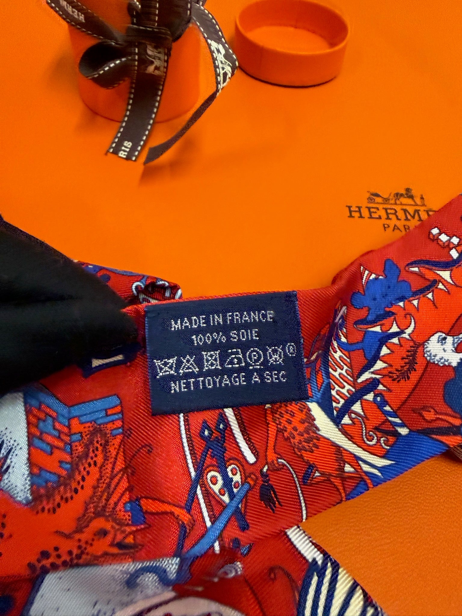 Hermès Twilly - Red & Blue Graphic Print image 4