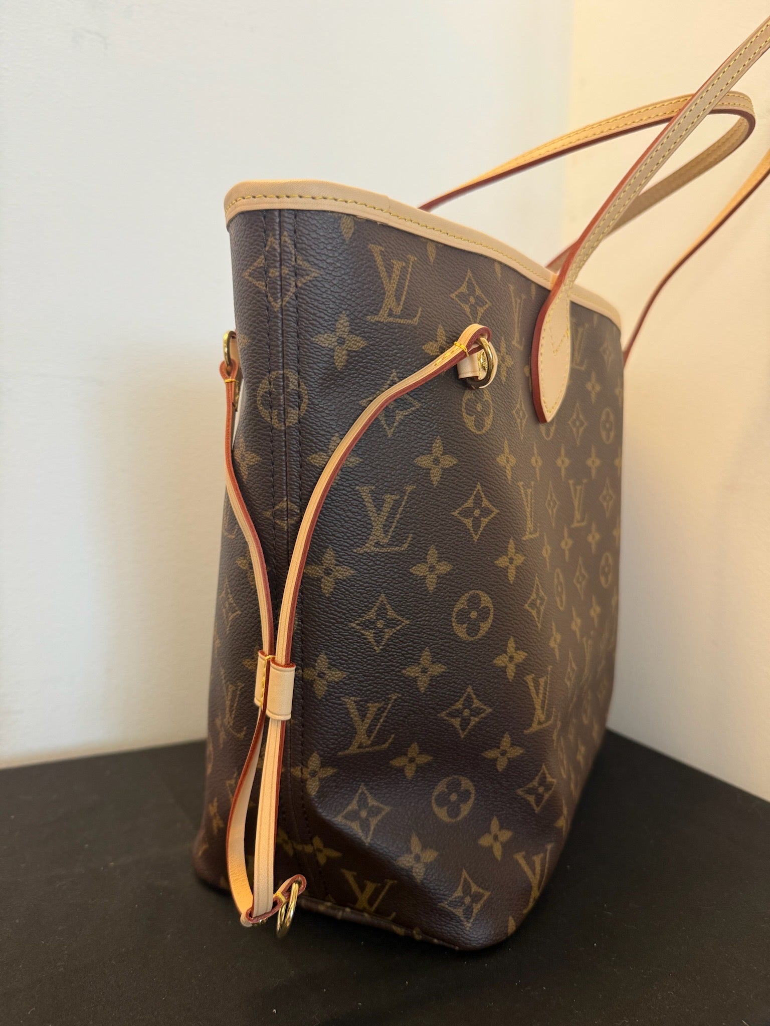 Louis Vuitton Neverfull MM - Monogram Canvas image 4