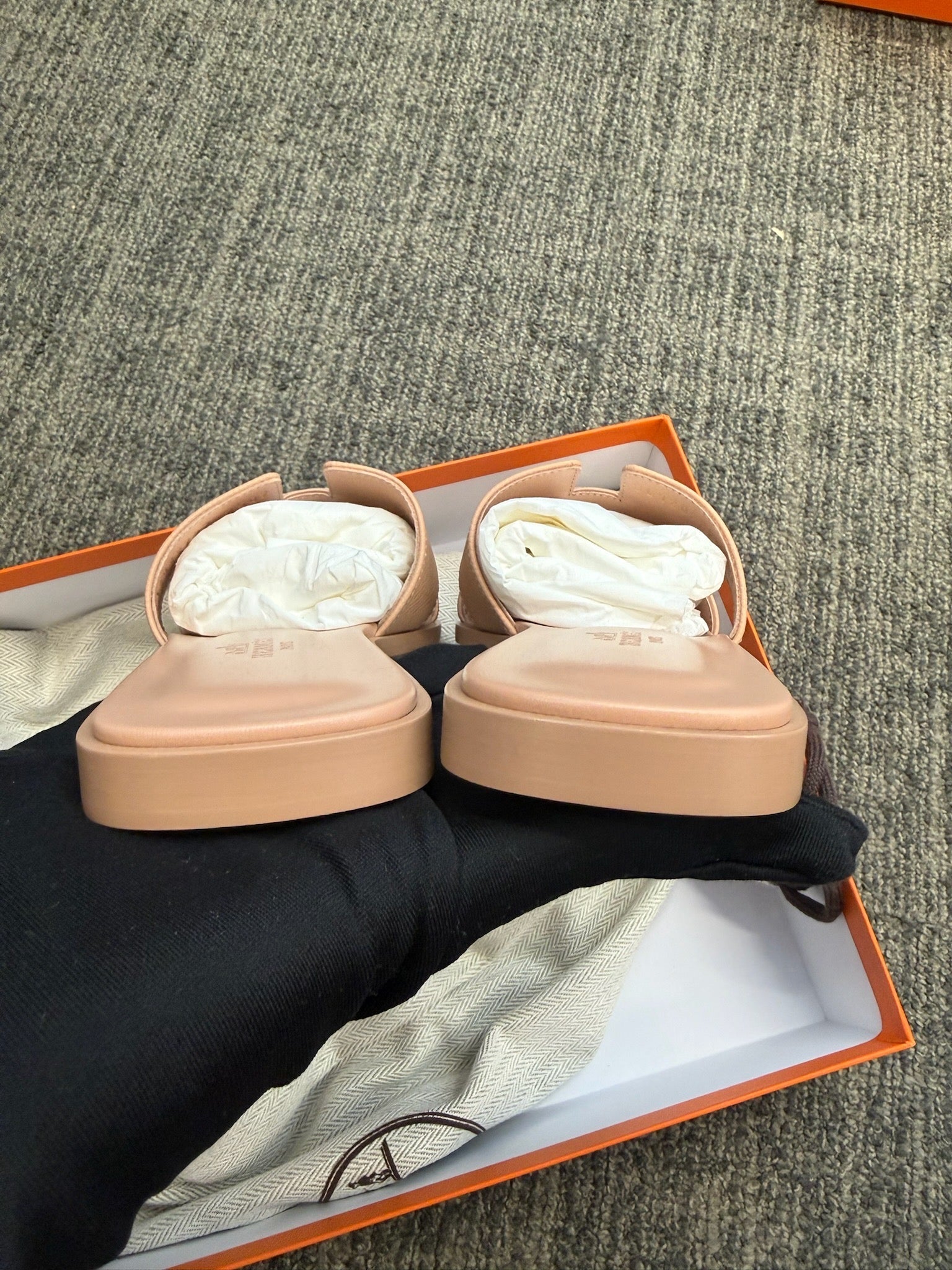 Size 38 - Hermès Oran Sandals - Nude Pink image 4