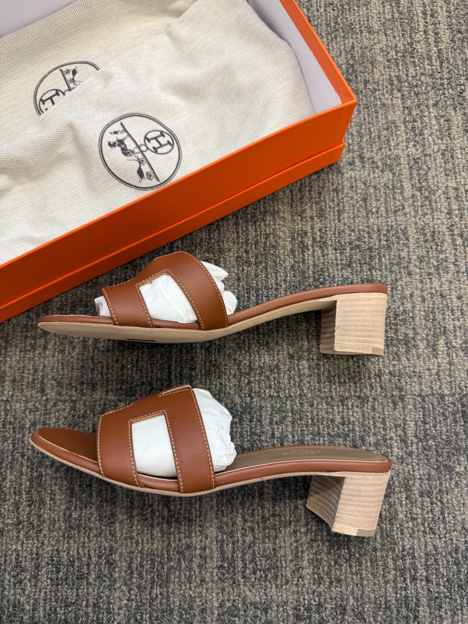 Size 40 - Hermès Oasis Sandals - Gold image 4