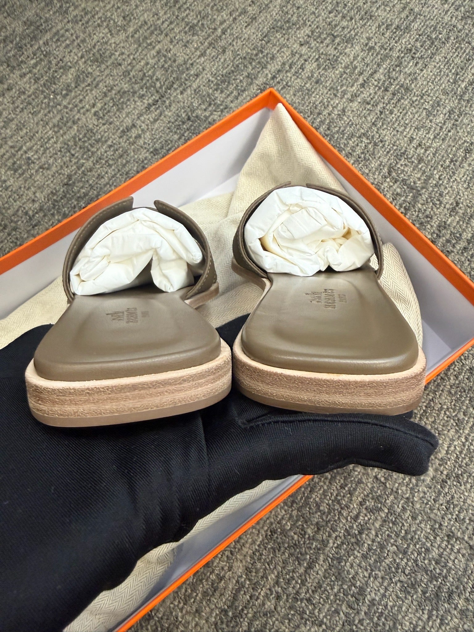 Size 39.5 - Hermès Oran Sandals - Etoupe image 4
