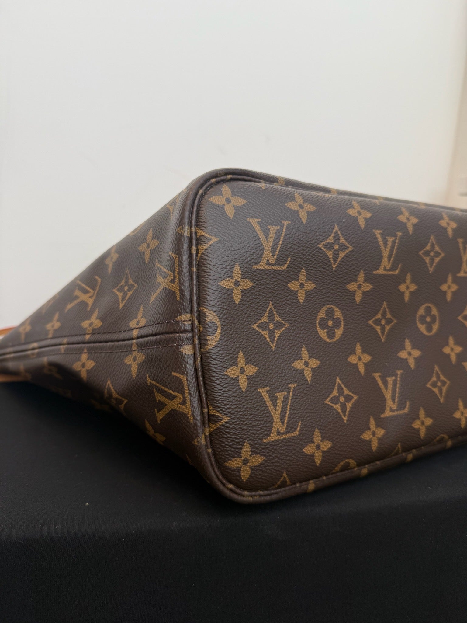 Louis Vuitton Neverfull Monogram Pink Interior Tote Bag Monogram with pink interior image 4