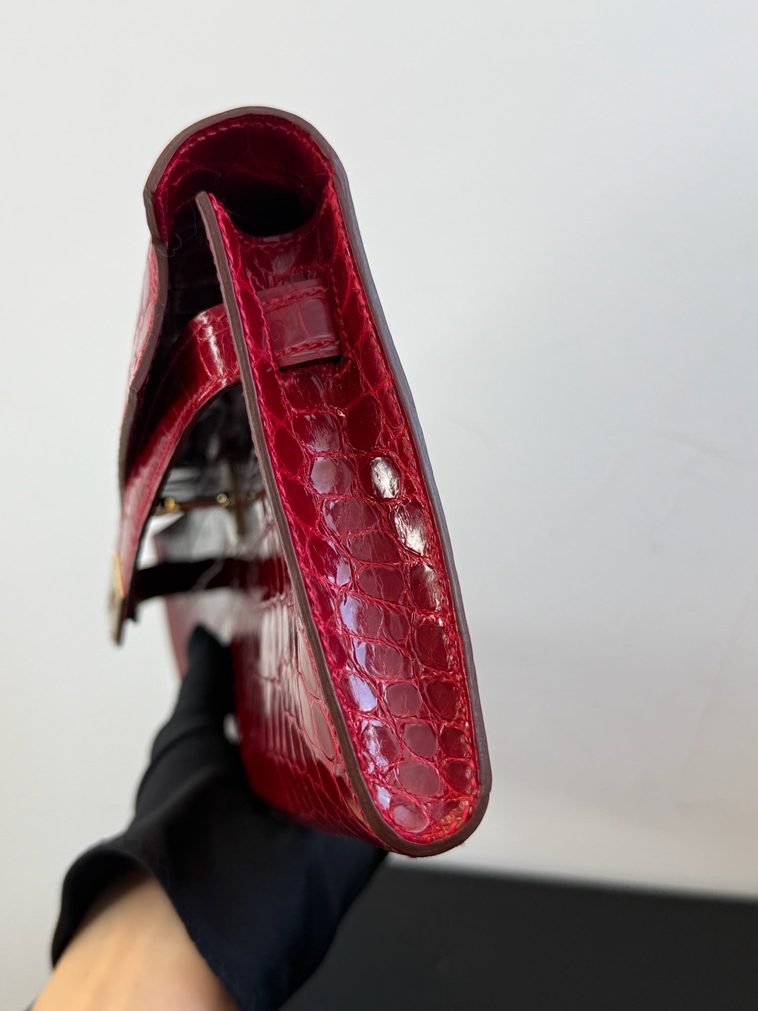 Hermès Kelly Cut Shiny Niloticus Crocodile Rouge Gold Hardware image 5