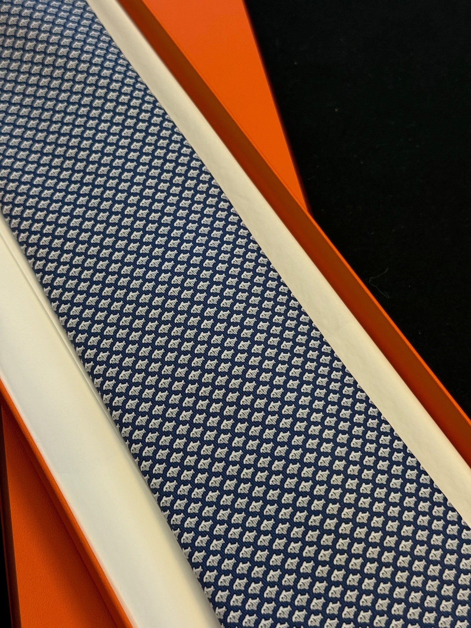 Hermès Pois & Chevaux Silk Tie – Marine / Blanc image 5