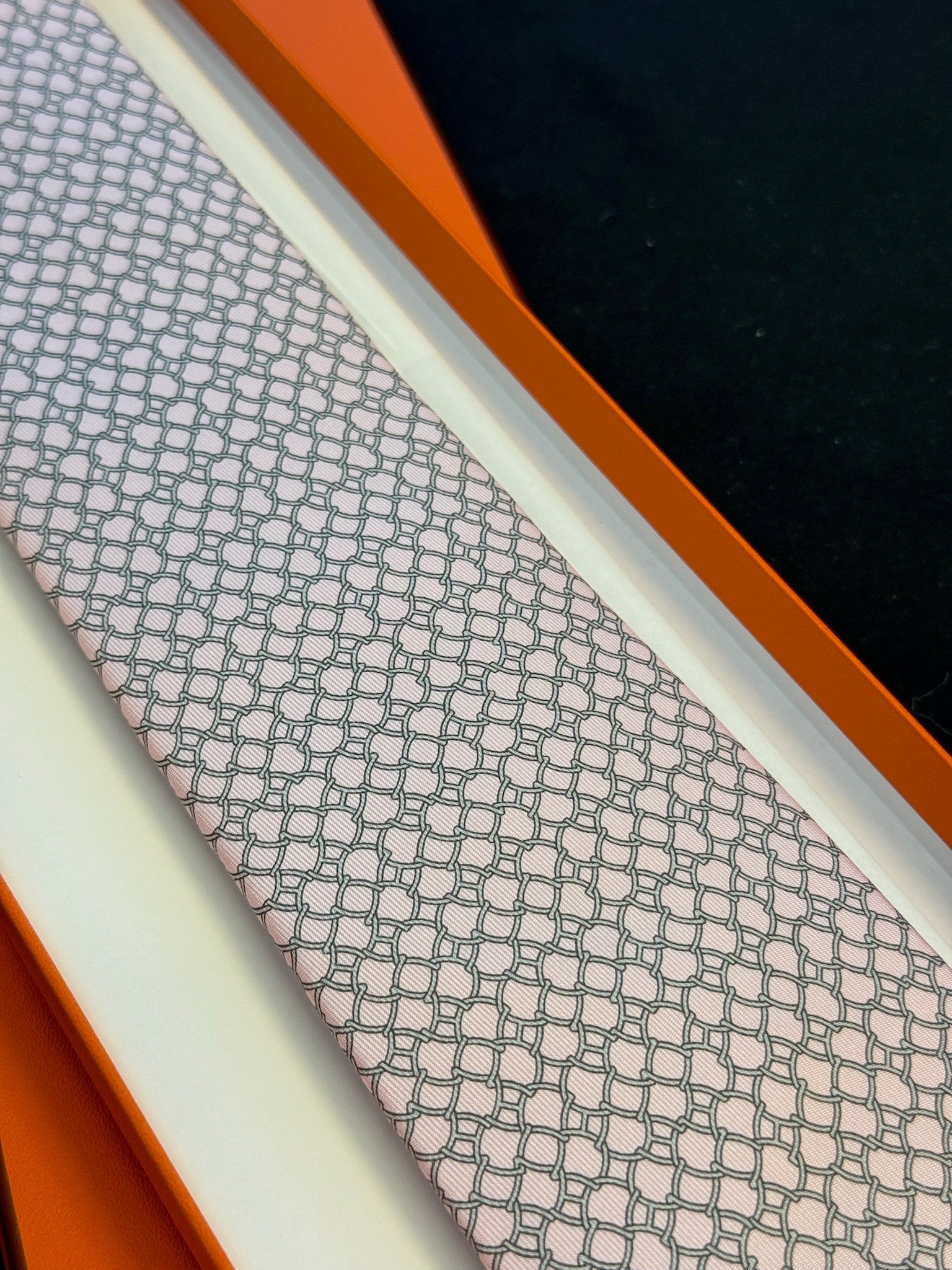 Hermès Silk Tie – Pink / Grey Geometric Print image 5