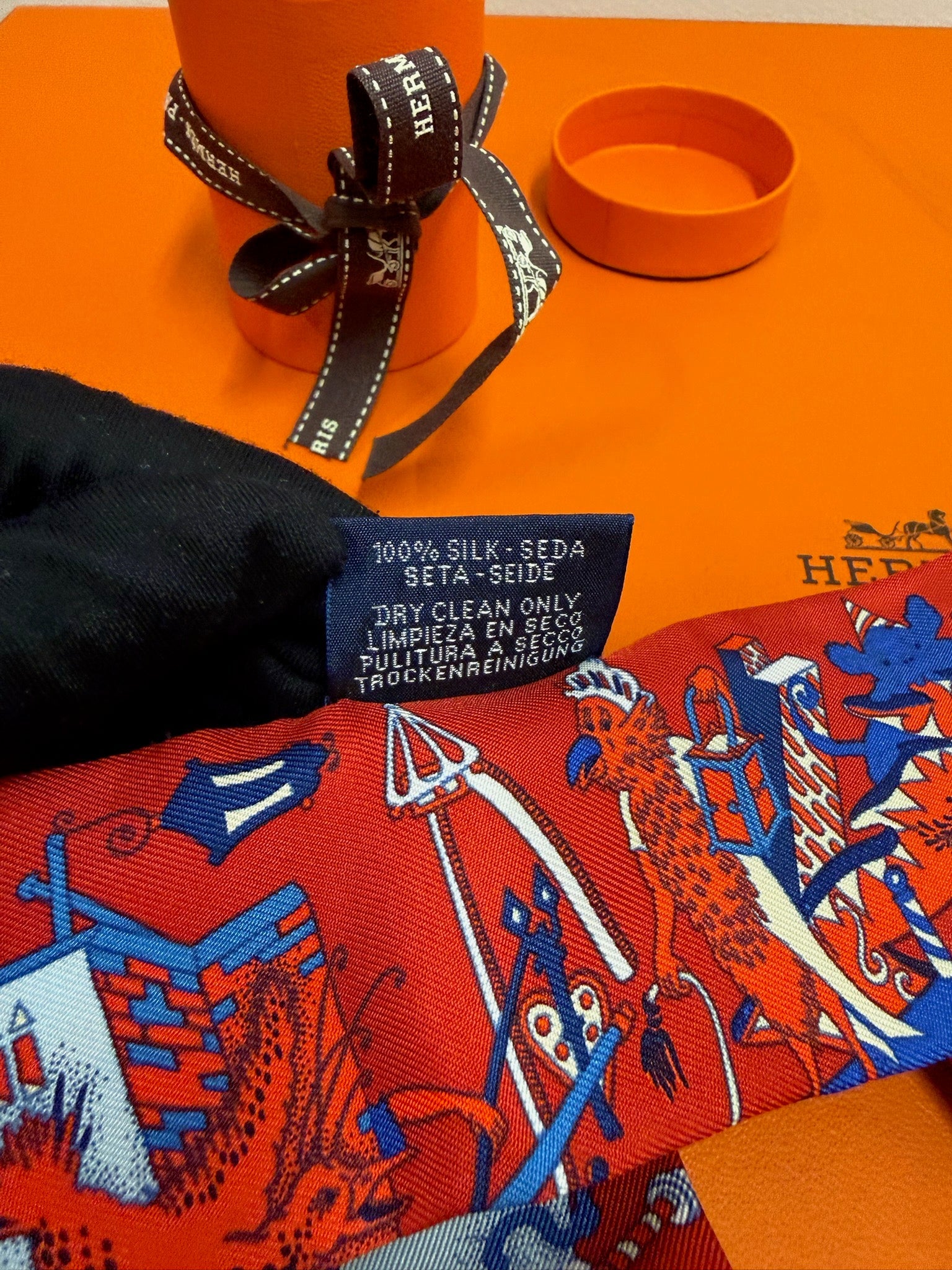Hermès Twilly - Red & Blue Graphic Print image 5