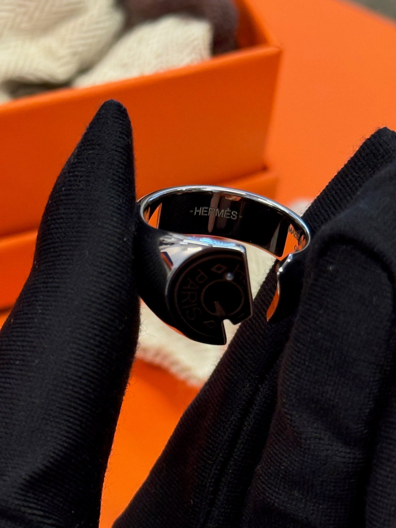 Hermès Scarf Ring - Silver Tone image 5
