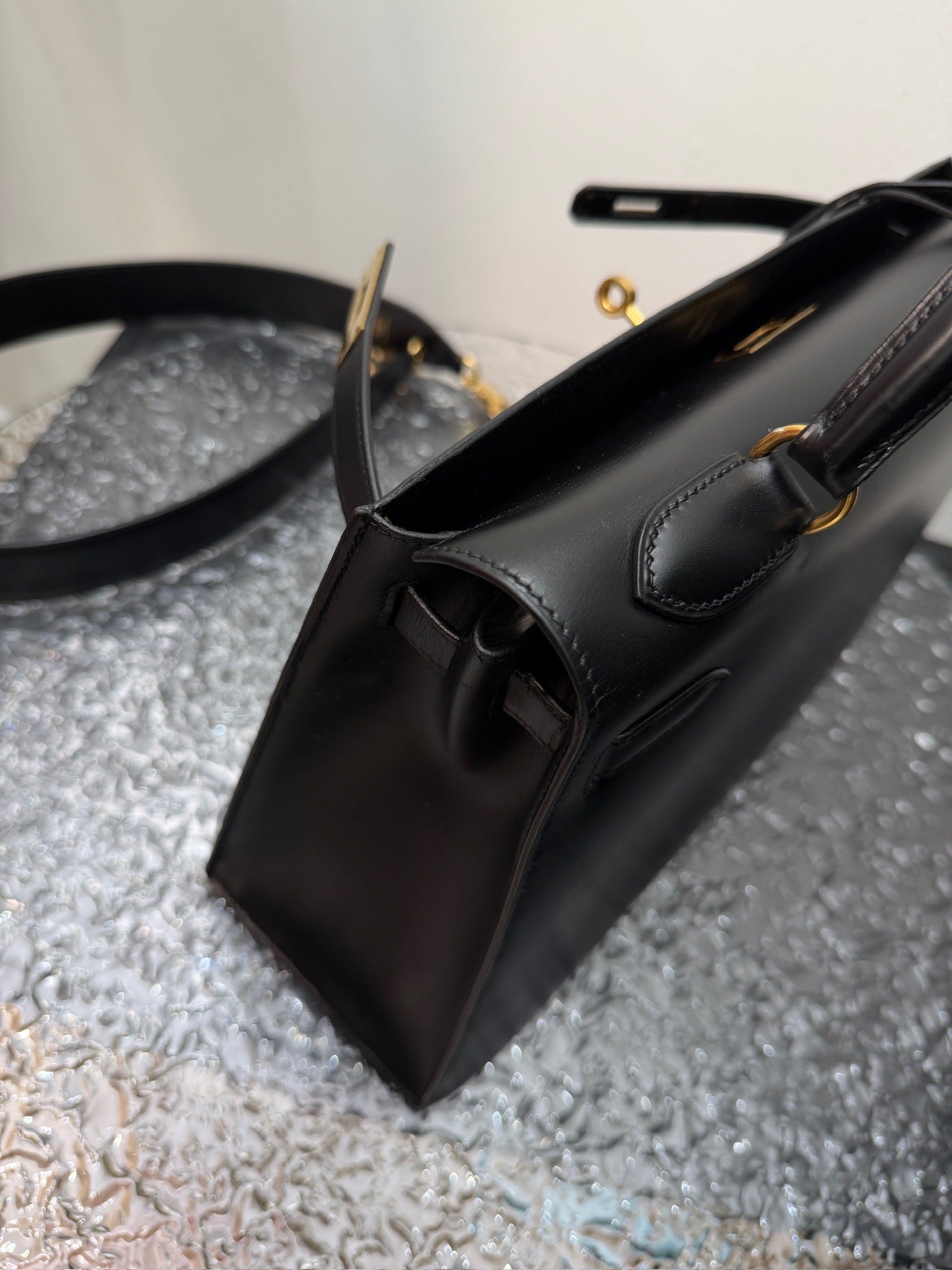 Hermès Kelly 32 Black Box Gold Hardware image 7