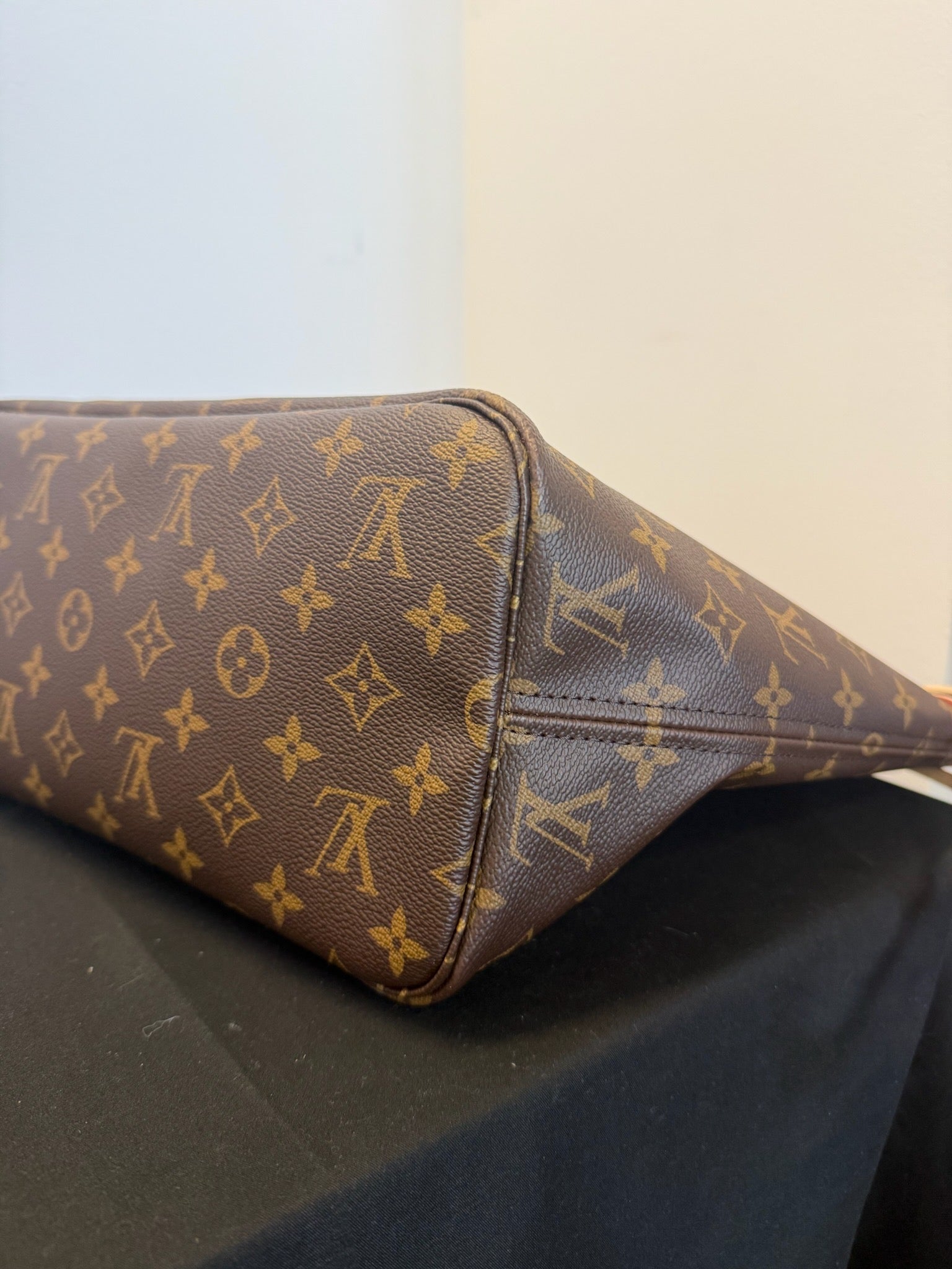 Louis Vuitton Neverfull MM - Monogram Canvas image 7